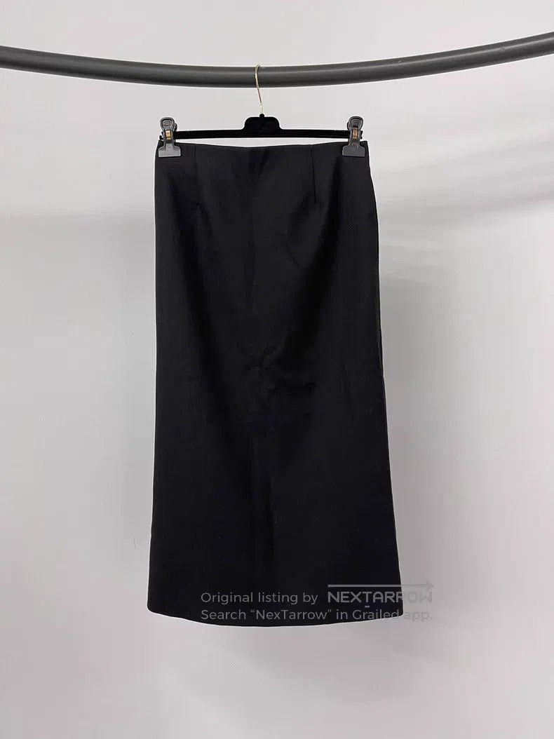 The Row The Row size 0 A slim black wool skirt with a minimalist sl Size 24" / US 00 / IT 34 - 2 Thumbnail