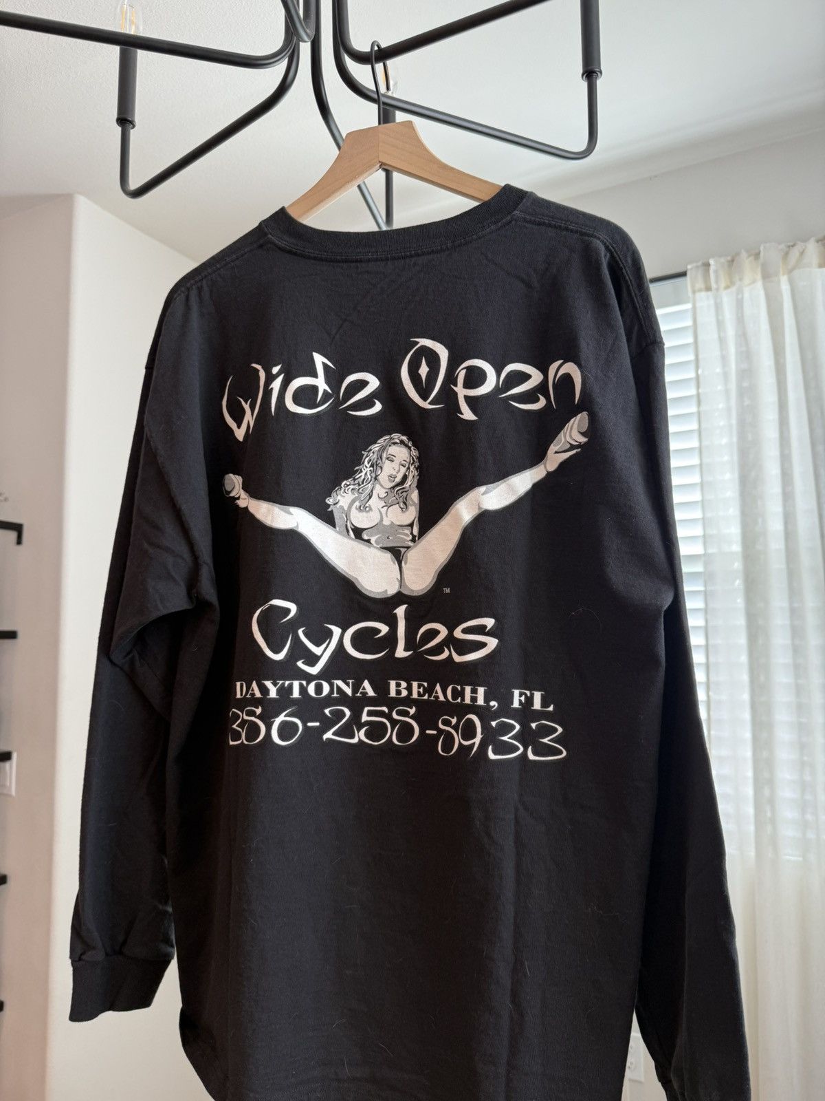Open cycle strip tee