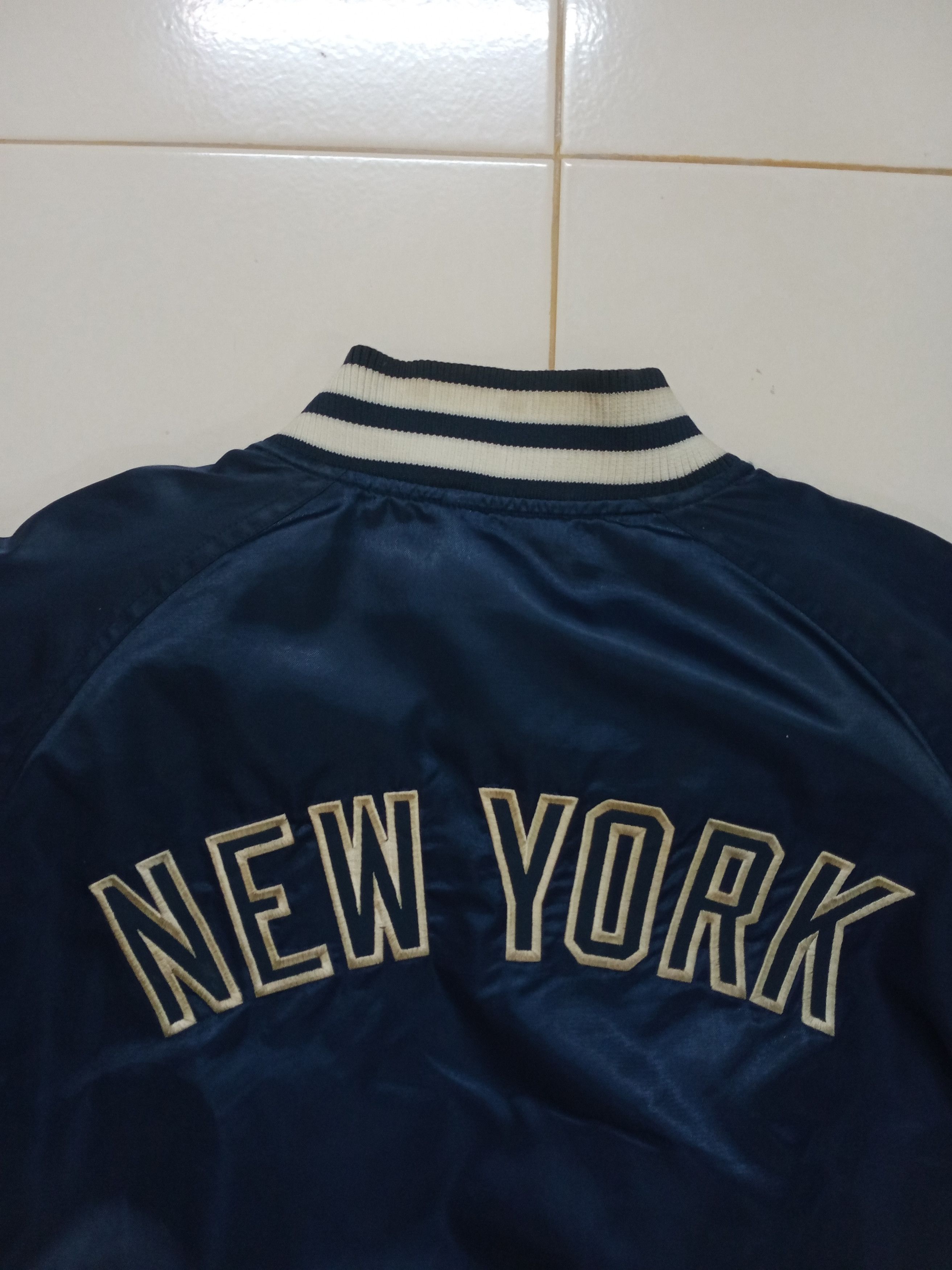 Nike Vintage Nike New York Yankees Satin Varsity Jacket Size US L / EU 52-54 / 3 - 4 Thumbnail
