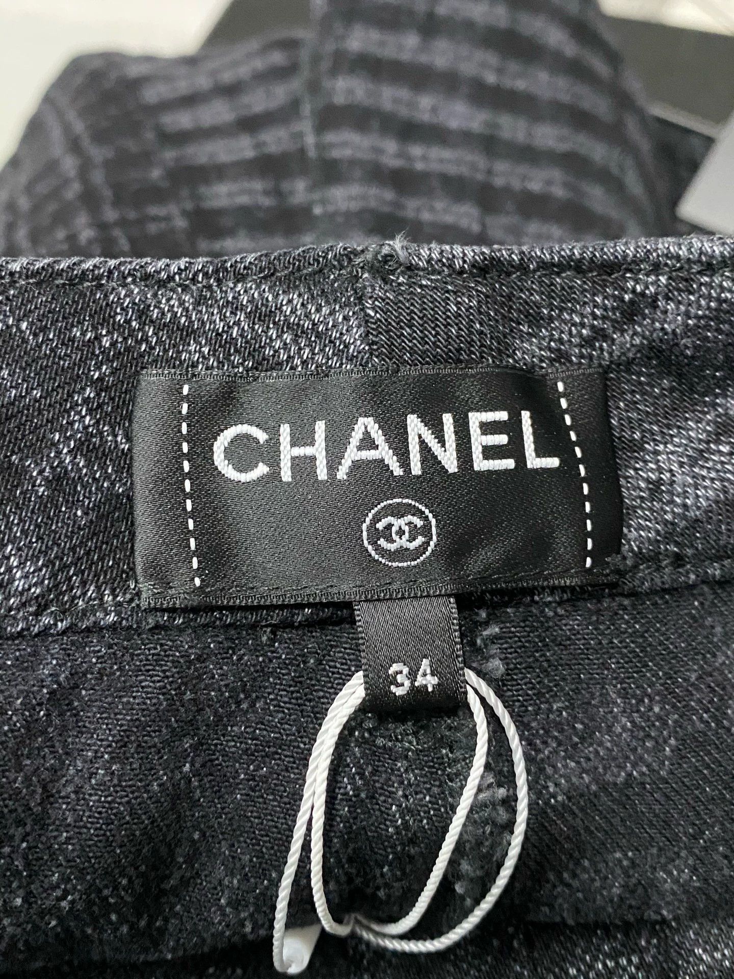 Chanel Chanel Denim Shorts Size: 34 Condition: Size 34" / US 12 / IT 48 - 7 Thumbnail