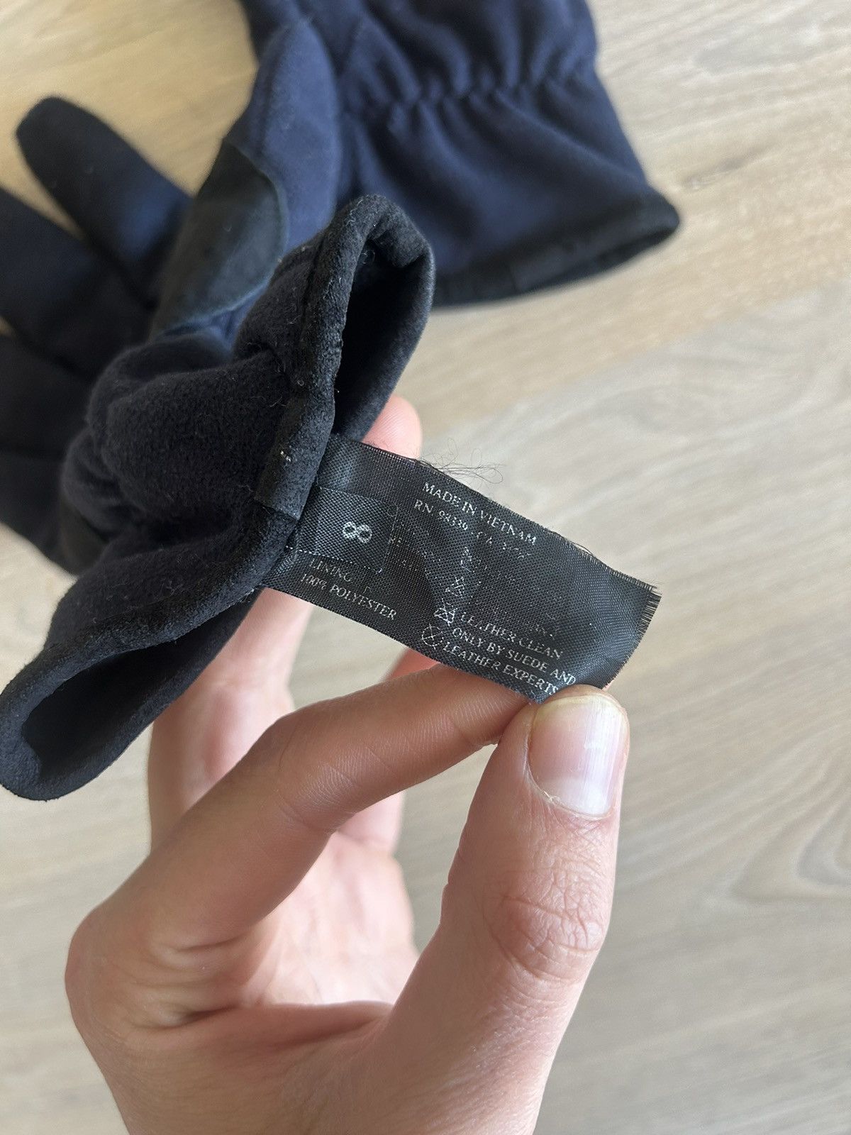 Prada Prada Navy Fleece Gloves with Red Logo Tag Size ONE SIZE - 6 Thumbnail