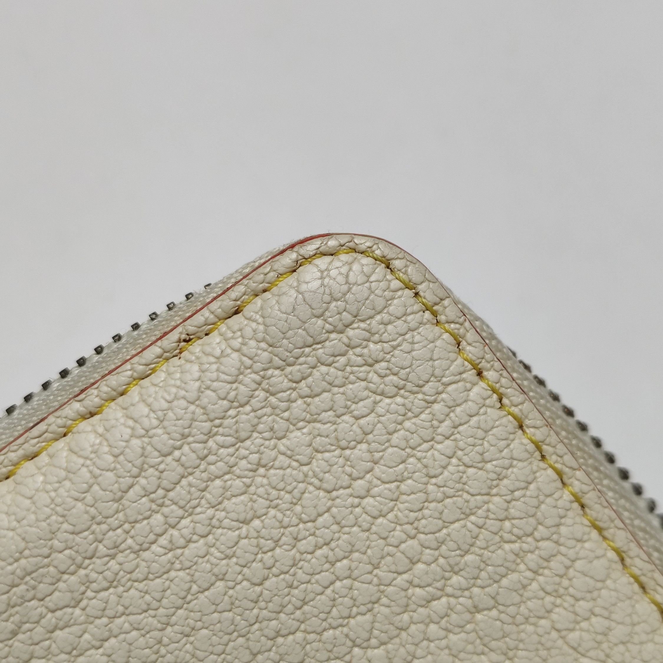 Louis Vuitton Louis Vuitton (LV) Suhali sheepskin zipper rivet clutch -y2 Size ONE SIZE - 8 Thumbnail
