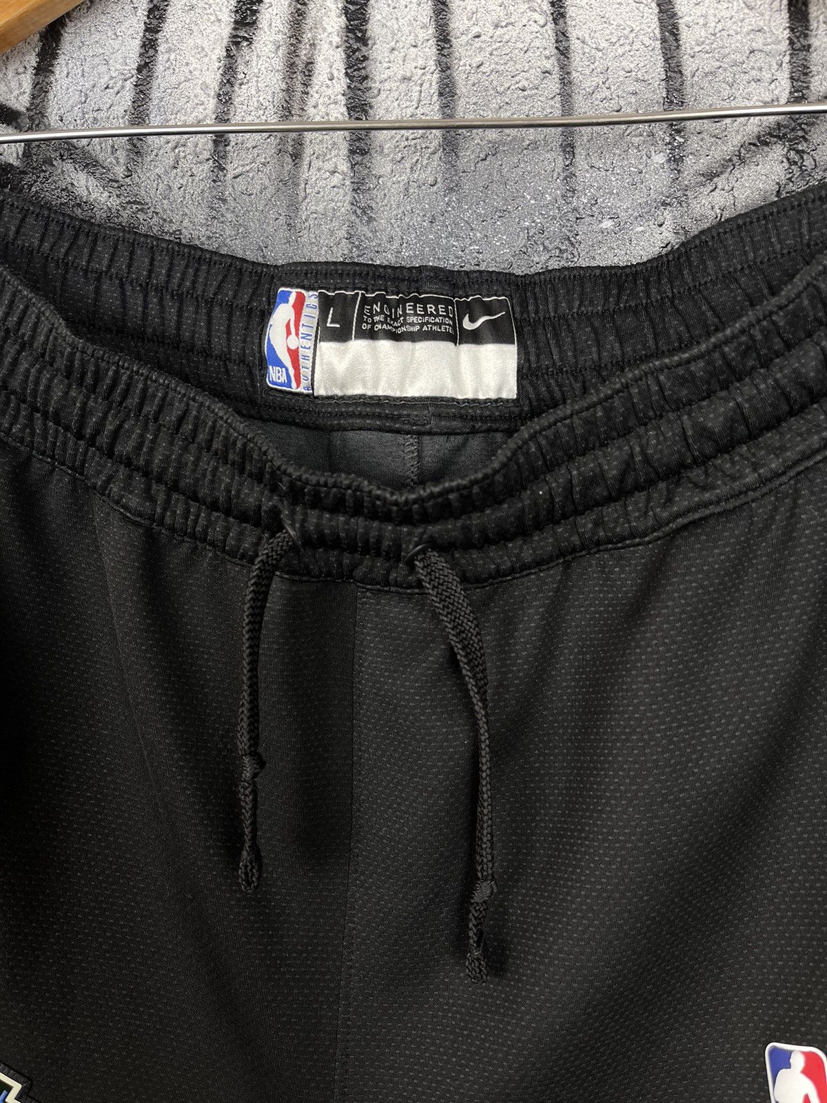 Nike Nike NBA Bucks Black Shorts Men’s Size Large Size US 33 - 8 Thumbnail