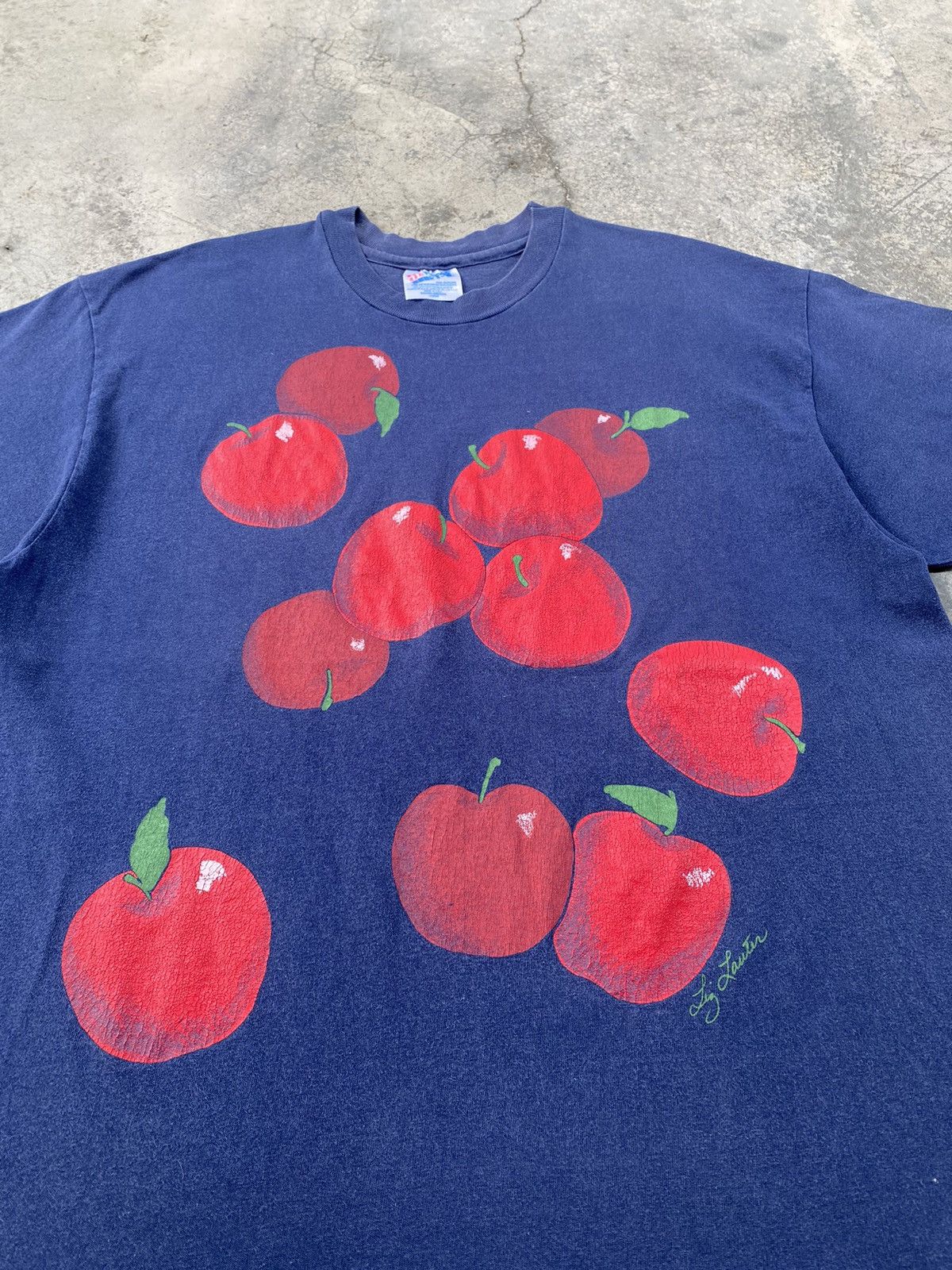 Vintage Vintage 90s Apple Art Distressed Tees Size US L / EU 52-54 / 3 - 3 Thumbnail