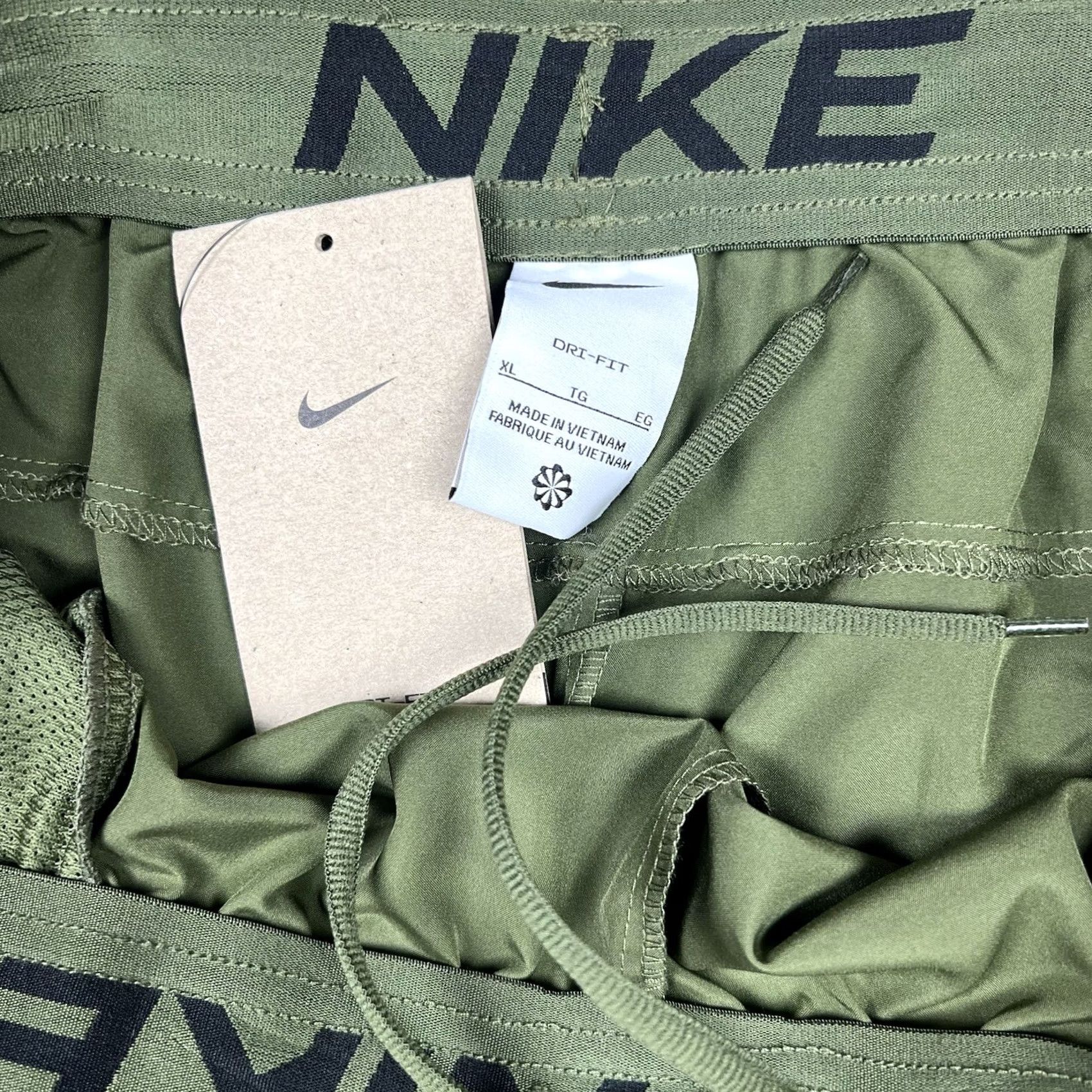 Nike Nike Dri-Fit Shorts Athletic Mens XL Pockets Swoosh Logo Green Colorblock Size US 36 / EU 52 - 7 Thumbnail