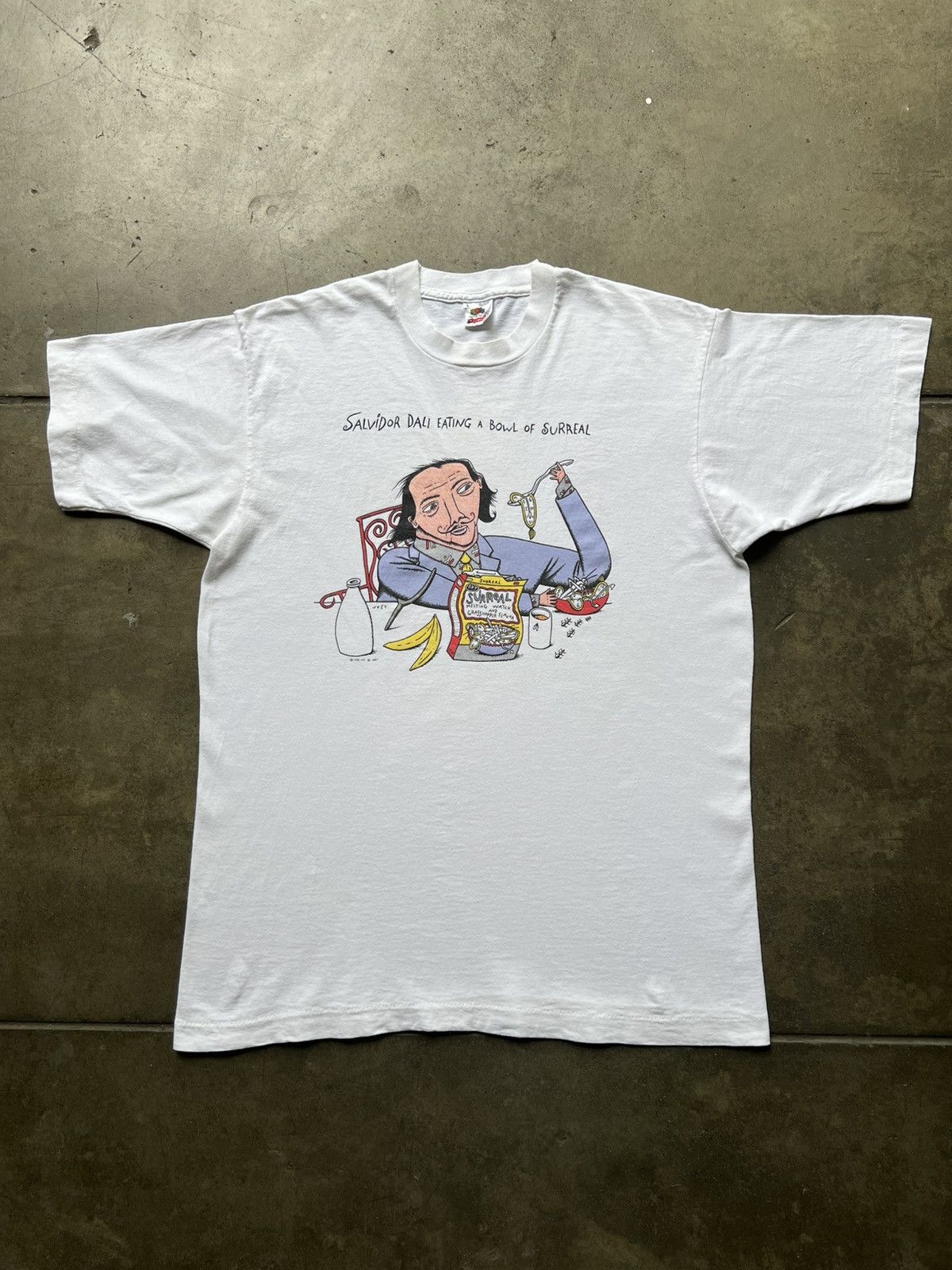 Fruit Of The Loom VTG 90s Salvador Dali Eating A Bowl Of Surreal Art Tee Shirt Size US L / EU 52-54 / 3 - 2 Thumbnail