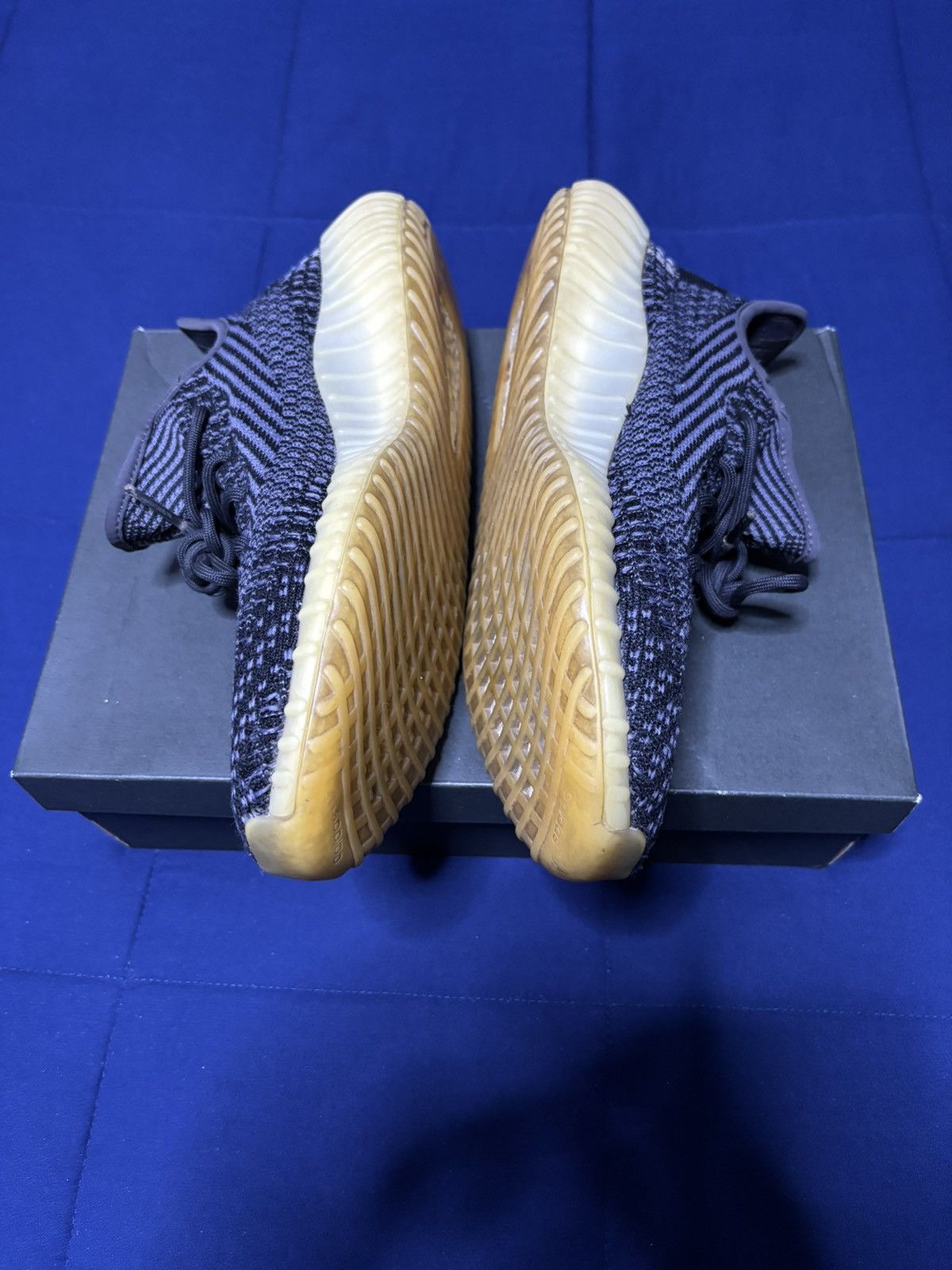 Adidas Adidas Yeezy Boost 350 V2 Carbon 2020 Size 10.5 Size US 10.5 / EU 43-44 - 3 Thumbnail