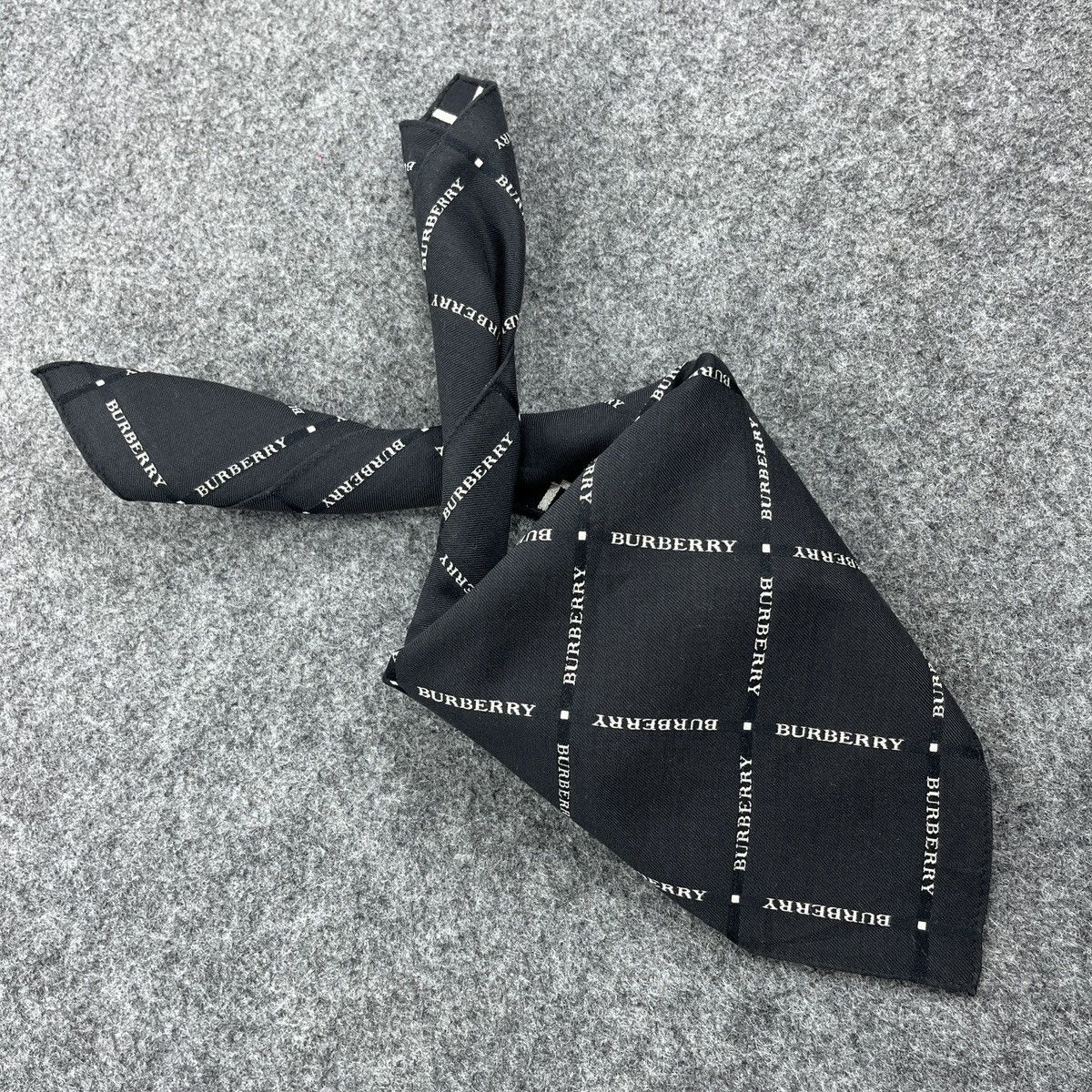 Burberry Burberry Handkerchief / Bandana / Neckerchief B1813 Size ONE SIZE - 7 Thumbnail