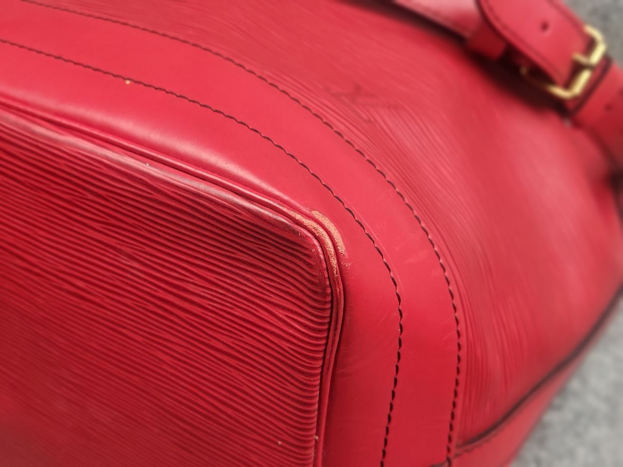 Louis Vuitton Louis Vuitton Noé Epi Vintage authentic Shoulder Red Bag Size ONE SIZE - 8 Thumbnail