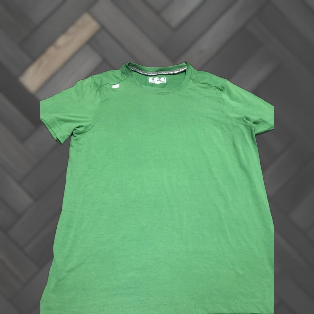 New Balance New Balance Green Running Shirt Womens Large Shirt Short Sleeve Crew Neck Pullover Athletic Fit Green Polyester Activewear Running & Jogging Size L / US 10 / IT 46 - 1 Thumbnail