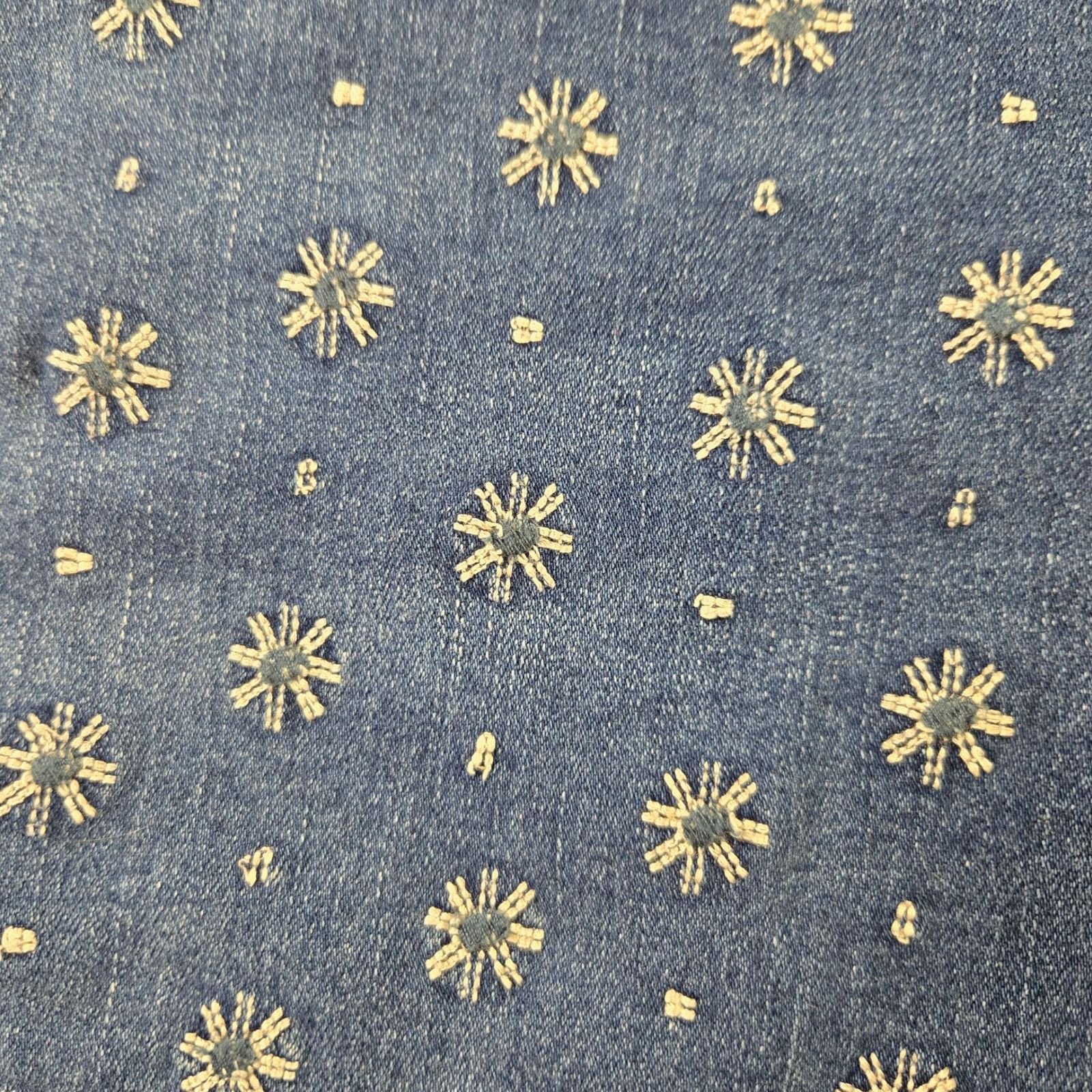 Anthropologie Daisy Floral Embroidered Crop Bootcut Jeans Size 28 Size 28" / US 6 / IT 42 - 4 Thumbnail
