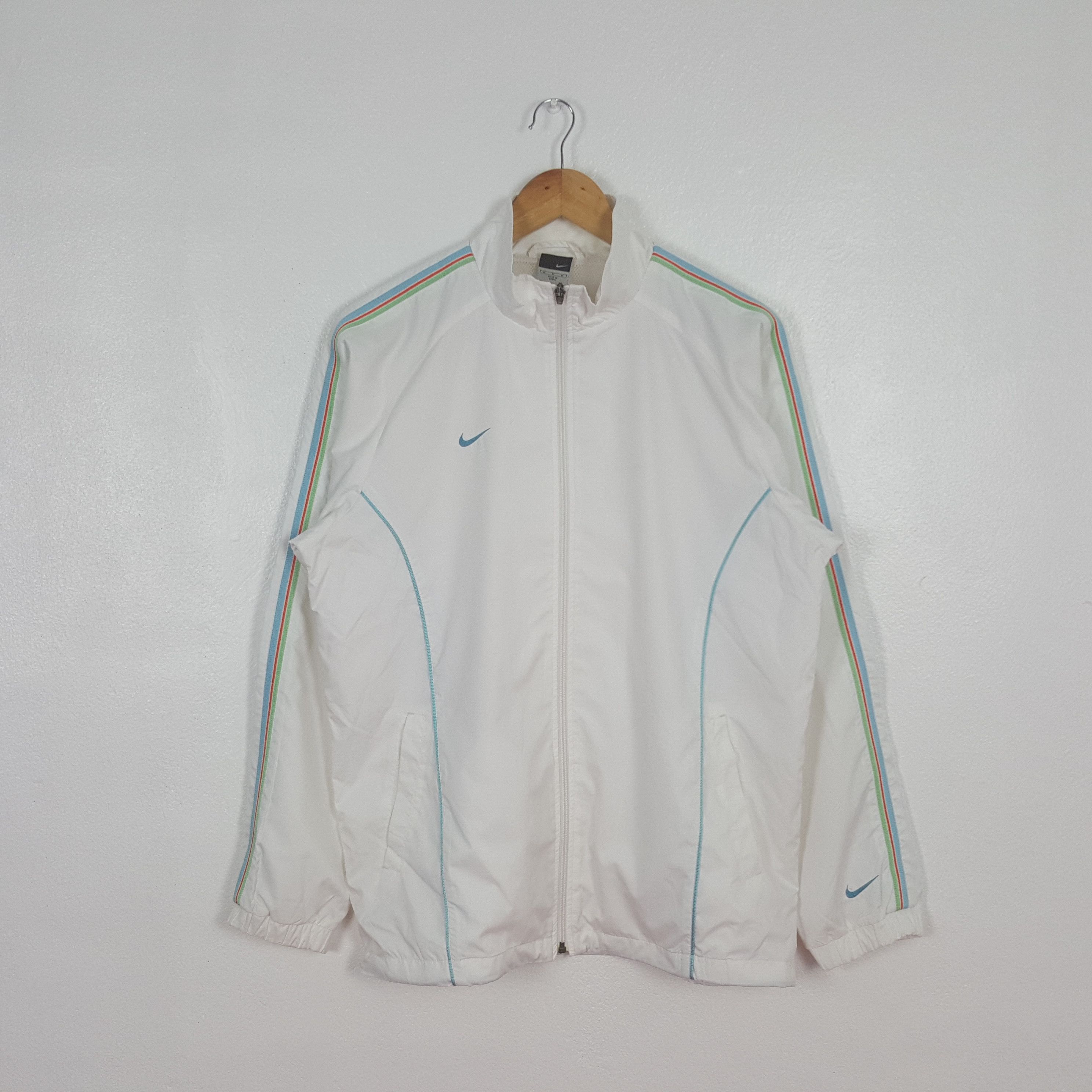 Nike Vintage Nike Windbreaker Sports Jacket C306N8 Size US L / EU 52-54 / 3 - 1 Thumbnail