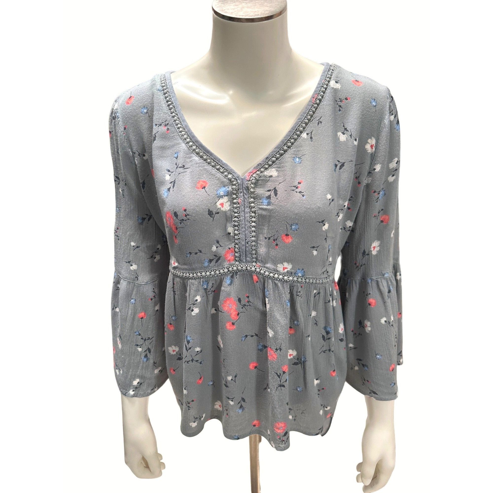 Arizona Jean Co. Arizona Jean Company Bell Sleeve Gray Floral All Rayon Crop Size S / US 4 / IT 40 - 1 Thumbnail