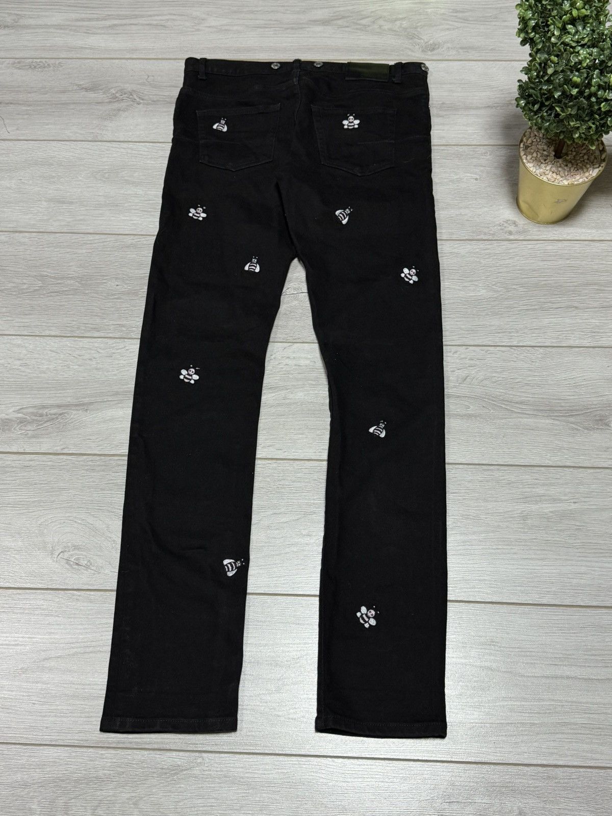 Dior × Kaws Dior x Kaws bugs slim jeans pants all over buttons Size US 33 - 14 Thumbnail