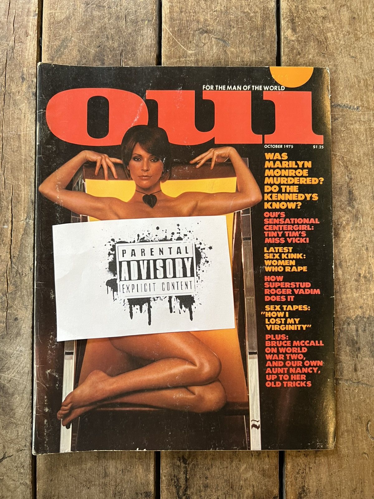 Vintage OUI Magazine “ For The Man of The World ” October 1975 Issue Size ONE SIZE - 1 Thumbnail