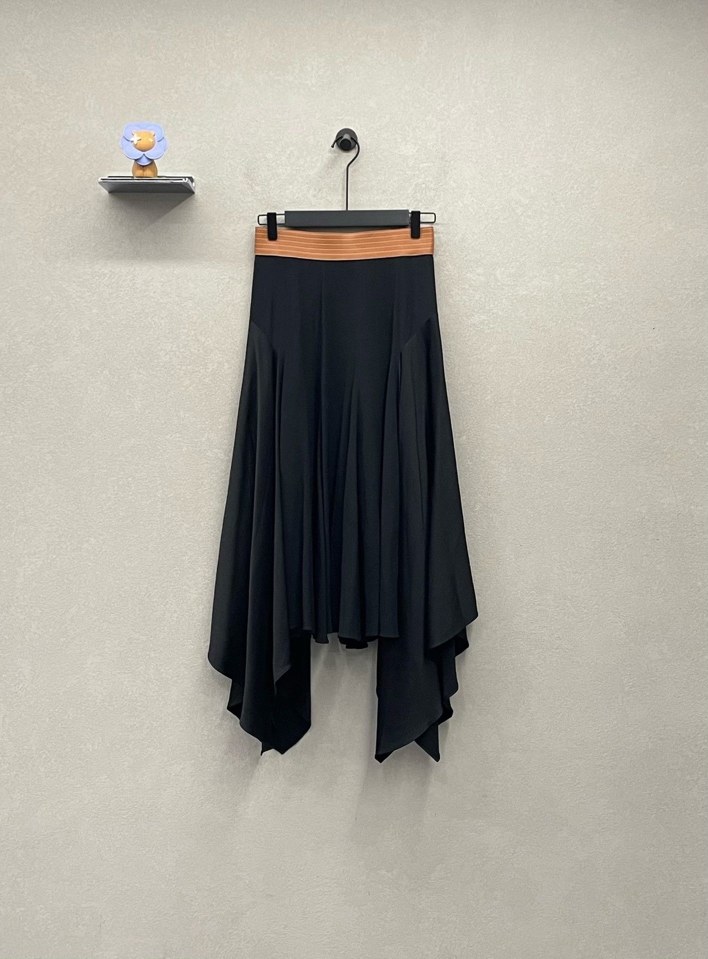Loewe LOEWE Reverse Satin Mid-Waist Pleated Skirt Size 36" / US 14 / IT 50 - 1 Thumbnail
