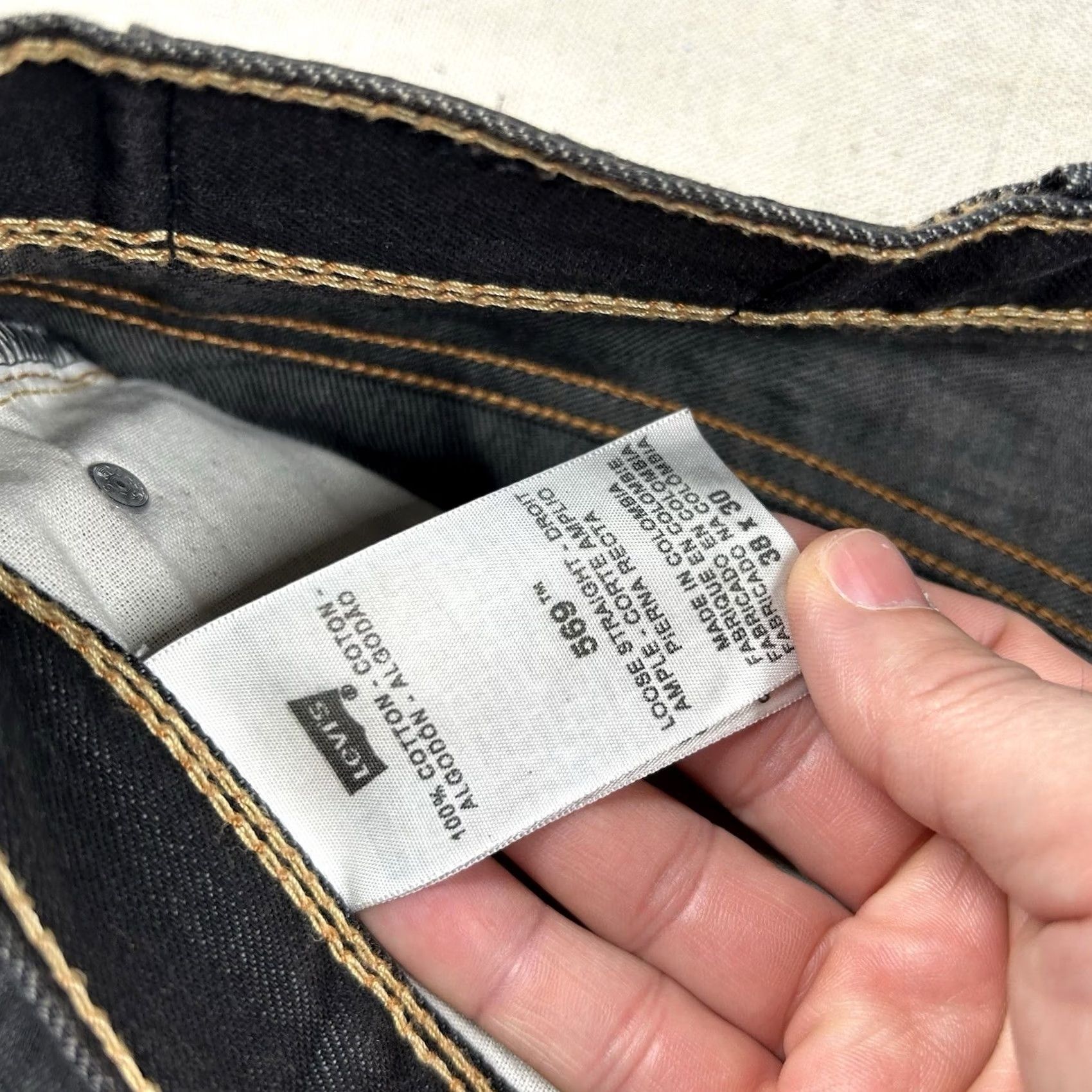 Levi's VINTAGE Levi's 569 Jeans Mens 38x30 Boot Cut Dark Wash Denim Classic Blue 5-Pocket Mens jeans measurements 31 inseam 42 waist 2000s style Boys? Size US 38 / EU 54 - 4 Thumbnail