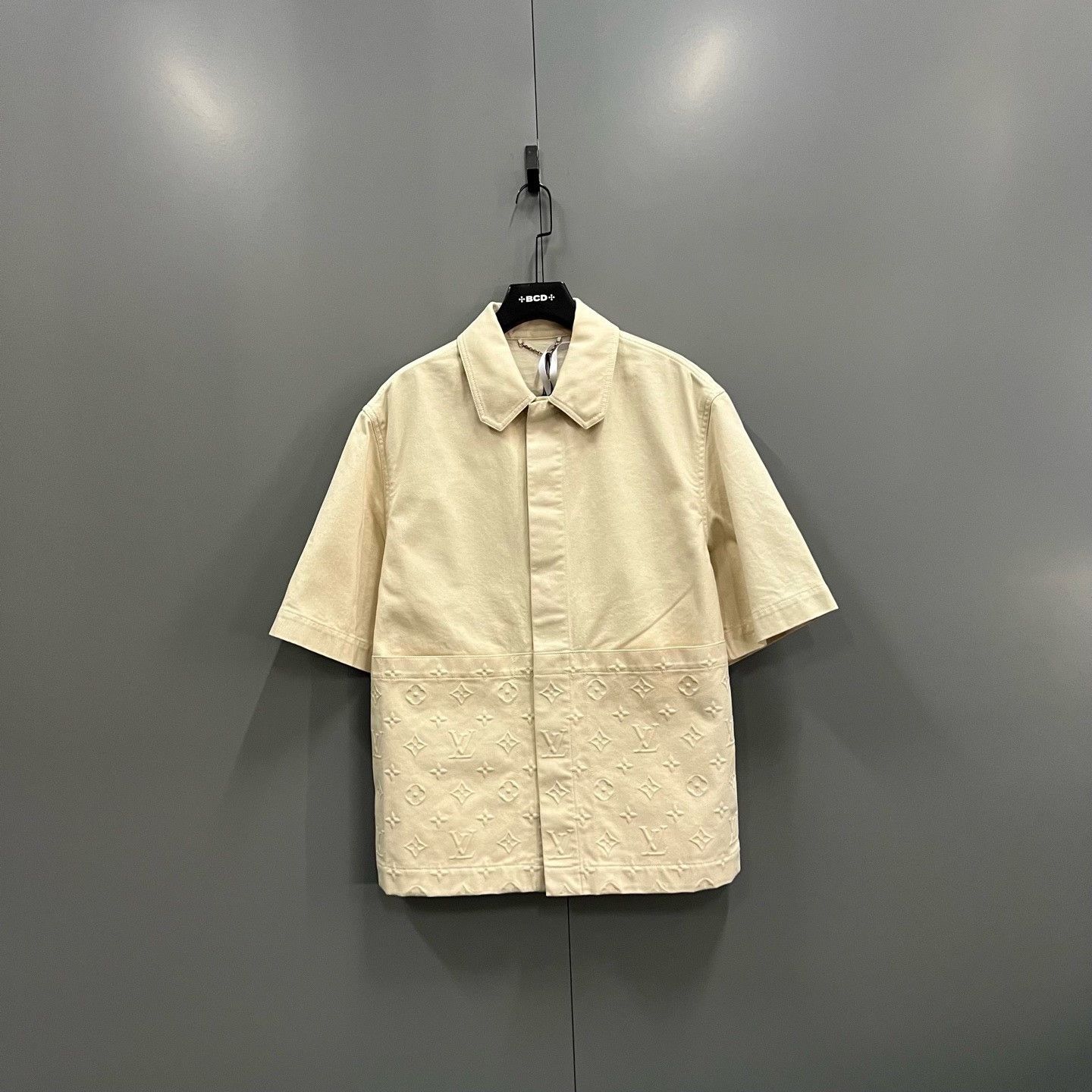 Louis Vuitton Louis Vuitton Cargo Beige Shirt l Men Size US L / EU 52-54 / 3 - 1 Thumbnail