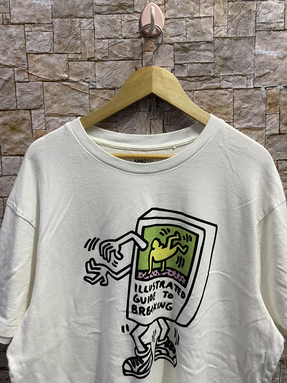 Keith Haring × Uniqlo KEITH HARING ILLUSTRATED GUIDE TO BREAKING WHITE TEE Size US XXL / EU 58 / 5 - 4 Thumbnail