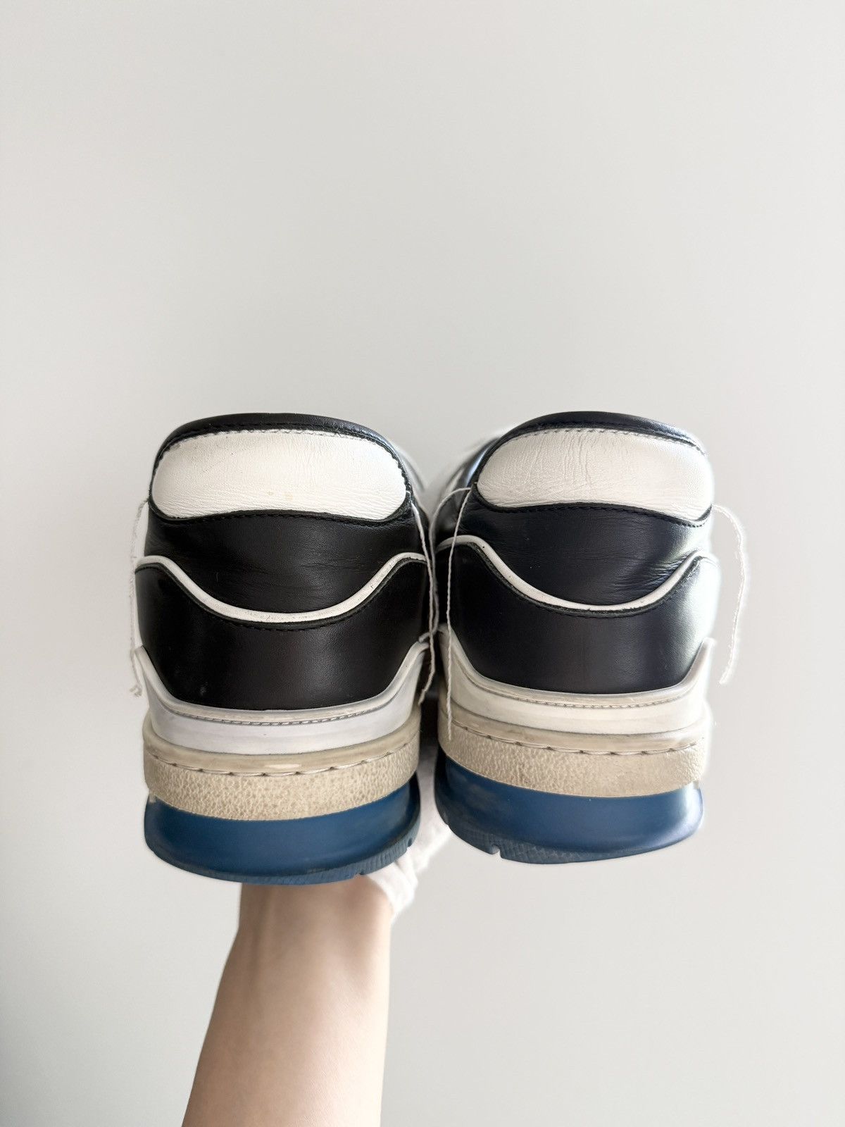 Louis Vuitton STEAL! Louis Vuitton Trainer Virgil Abloh White Black Blue Size US 8.5 / EU 41-42 - 9 Thumbnail