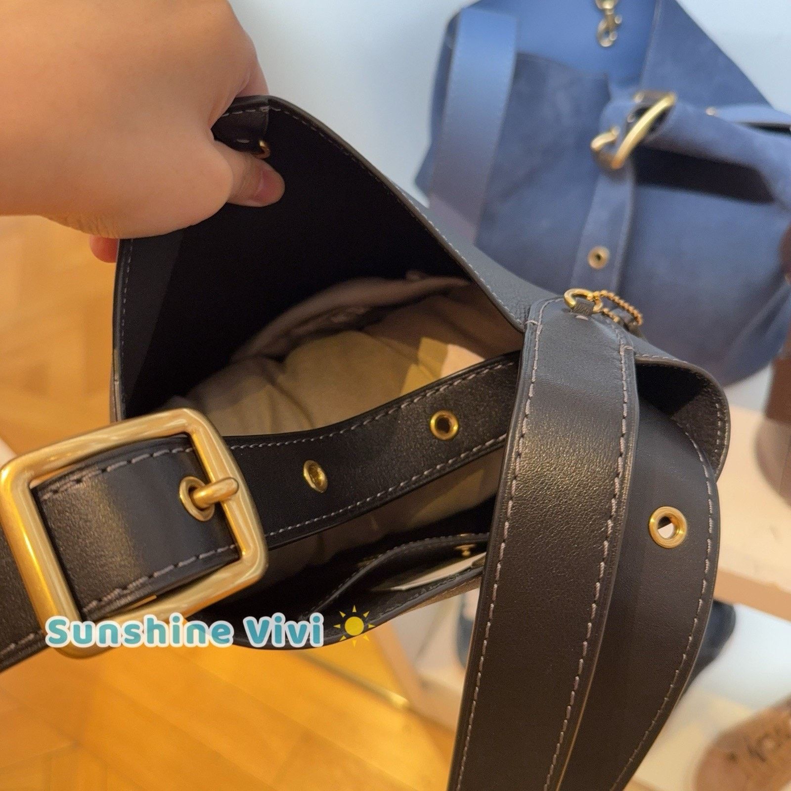 Coach NWT Coach Bleecker Bucket Bag 21 leather CCX07 Brass /Black Size ONE SIZE - 4 Thumbnail