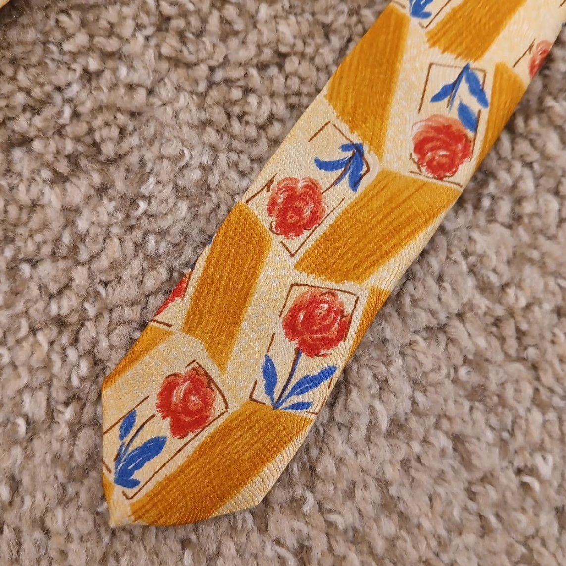 Jos. A. Bank Jos. A. Bank Necktie Silk Gold Floral USA Made 56" Tie Men Vintage No Short 56" Silk Gold Floral Pointed Classic Width Size ONE SIZE - 7 Thumbnail