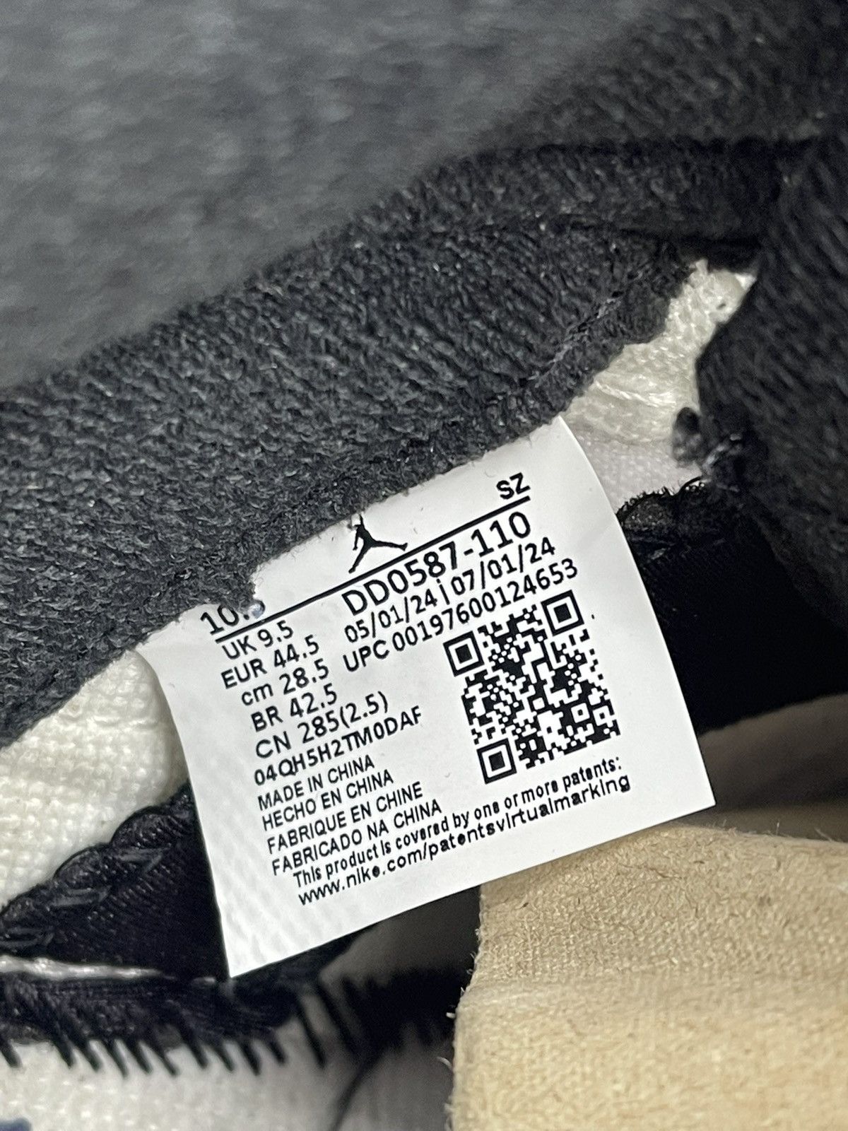 Jordan Brand Size 10.5 - Jordan 5 Retro Reverse Metallic Size US 10.5 / EU 43-44 - 11 Thumbnail