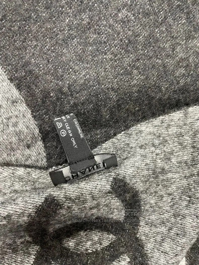 Chanel Chanel Gray Logo Cashmere Scarf. Size ONE SIZE - 5 Thumbnail