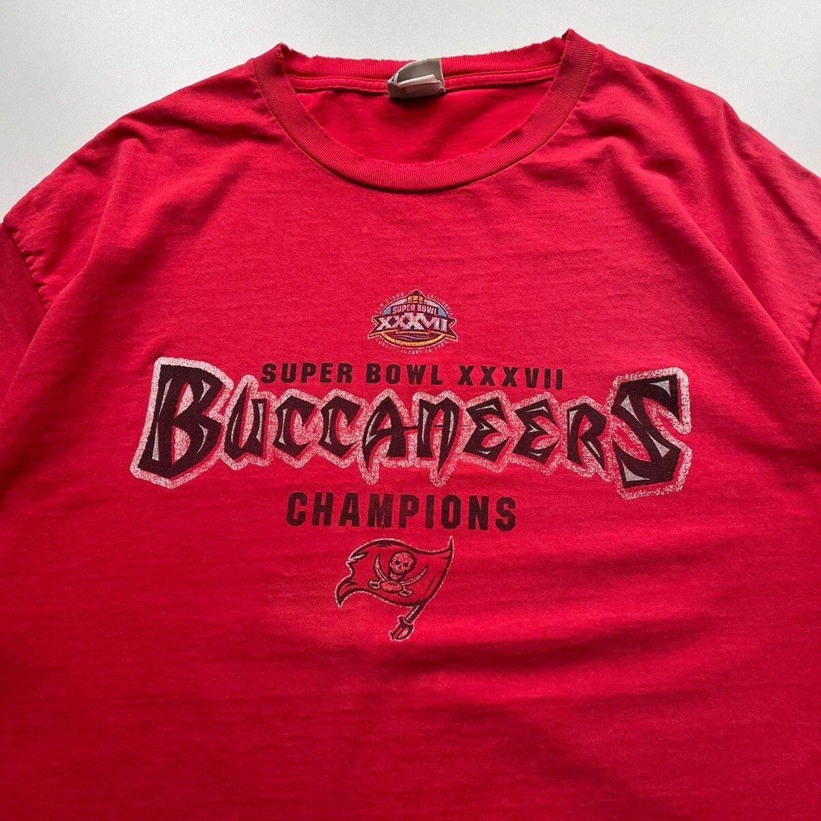 Lee Vintage 90s Tampa Bay Buccaneers NFL T Shirt 2XL Lee Sport Size US XXL / EU 58 / 5 - 2 Thumbnail