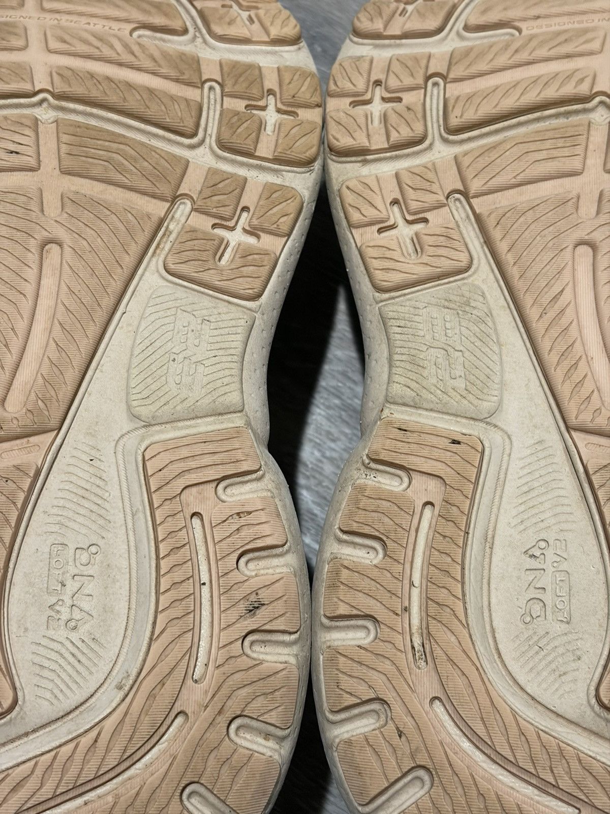 Brooks Brooks Adrenaline GTS 23 Running Shoes Beige Size US 10 / IT 40 - 16 Thumbnail