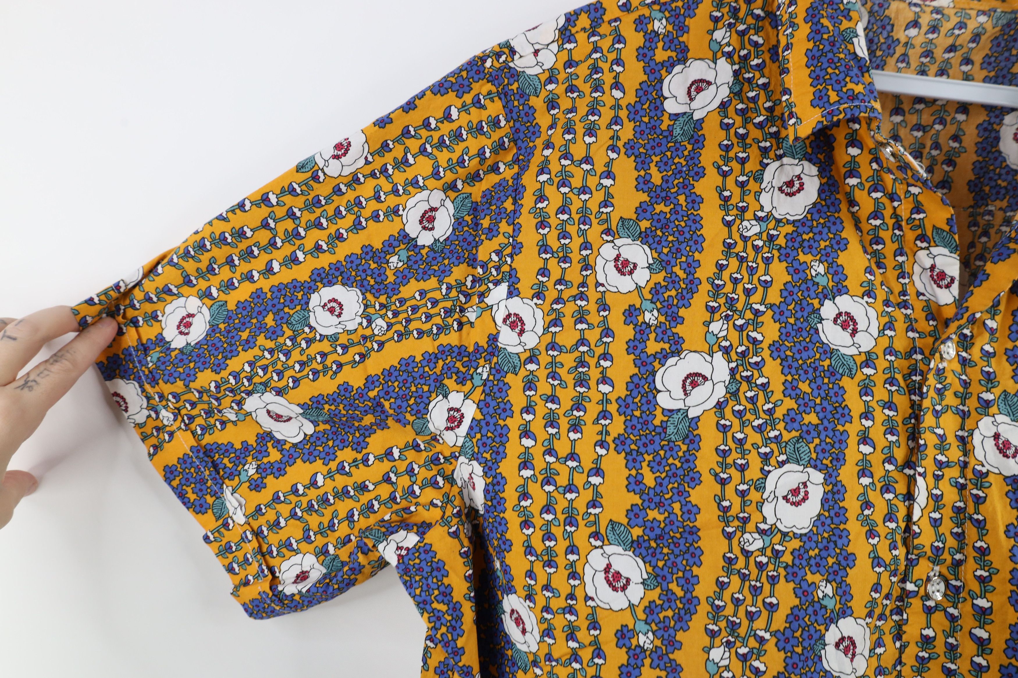 Vintage Vintage Y2K Streetwear Print Short Sleeve Button Shirt Size US XL / EU 56 / 4 - 4 Thumbnail
