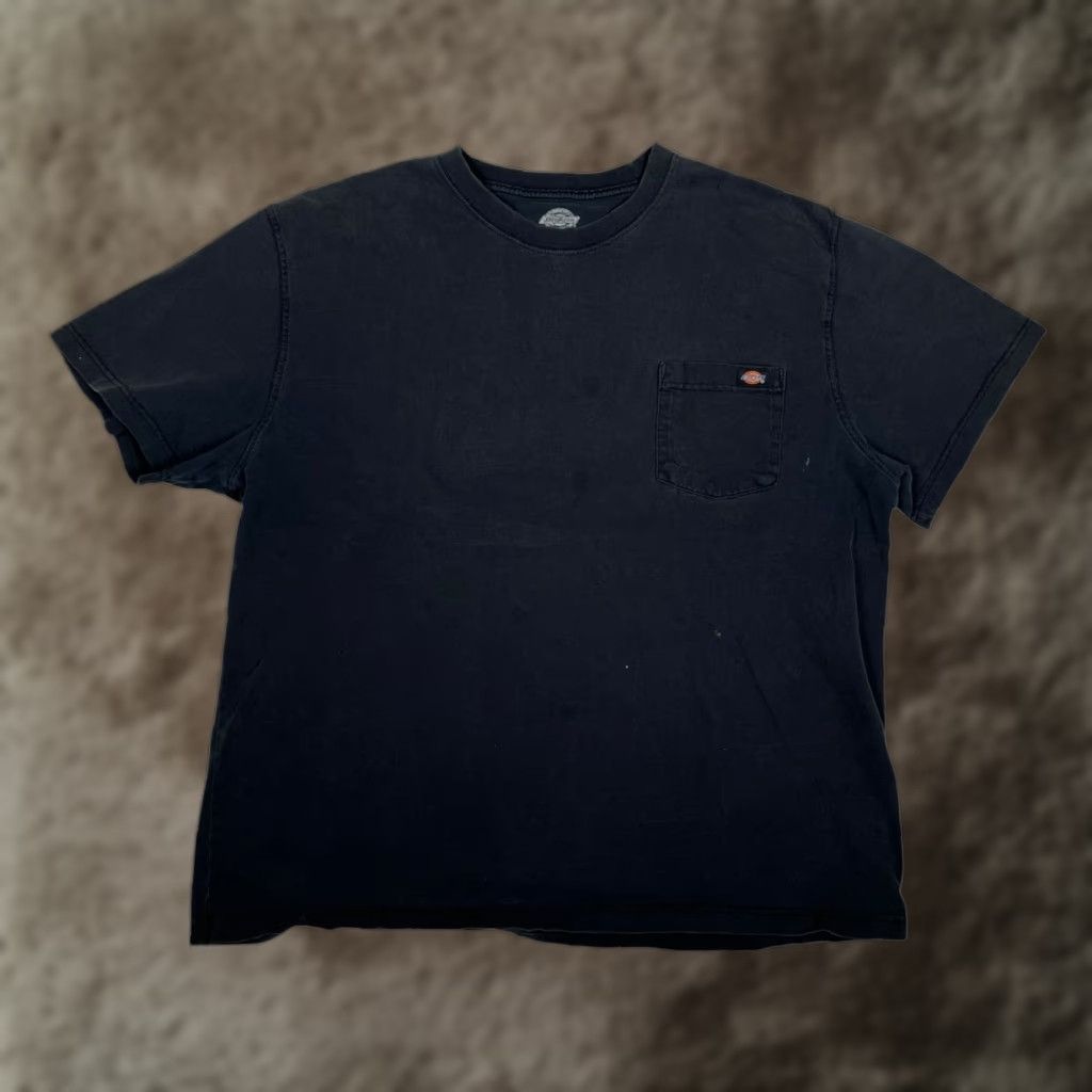 Dickies VINTAGE Dickies Black Pocket T-Shirt 2XL Mens Short Sleeve Crew Neck Cotton Grunge 90s Pockets Stained faded Tears Size US XXL / EU 58 / 5 - 1 Thumbnail