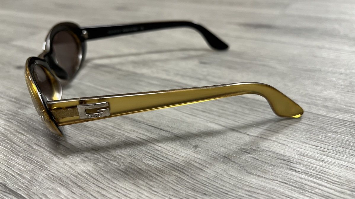 Vintage Gucci Vintage gold sunglasses with black inner temples Size ONE SIZE - 5 Thumbnail