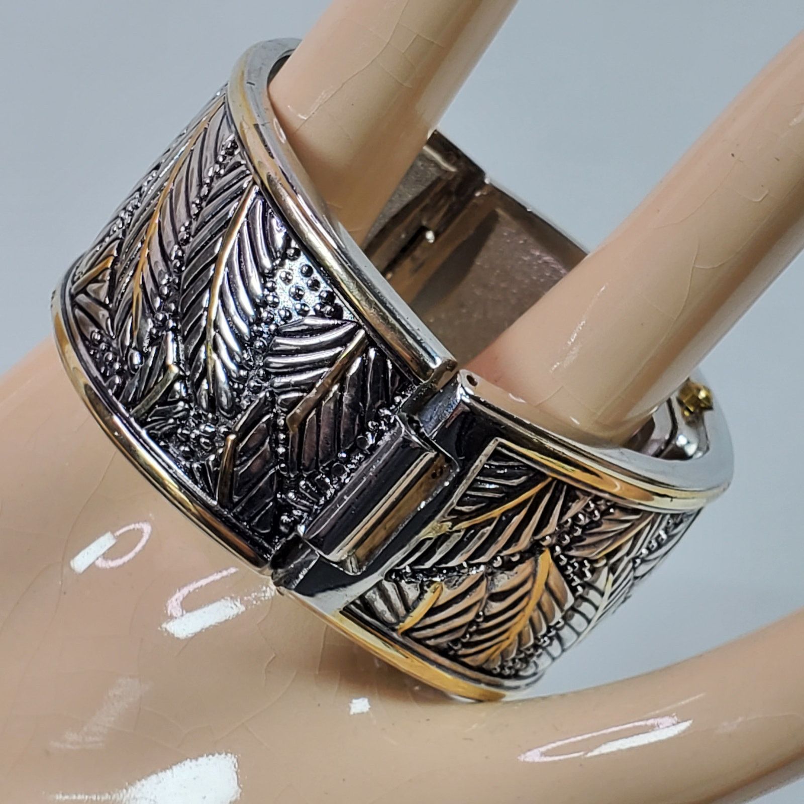 The Unbranded Brand Casual Career Statement Wristwatch Clamp Gold & Silver Tone Size ONE SIZE - 3 Thumbnail
