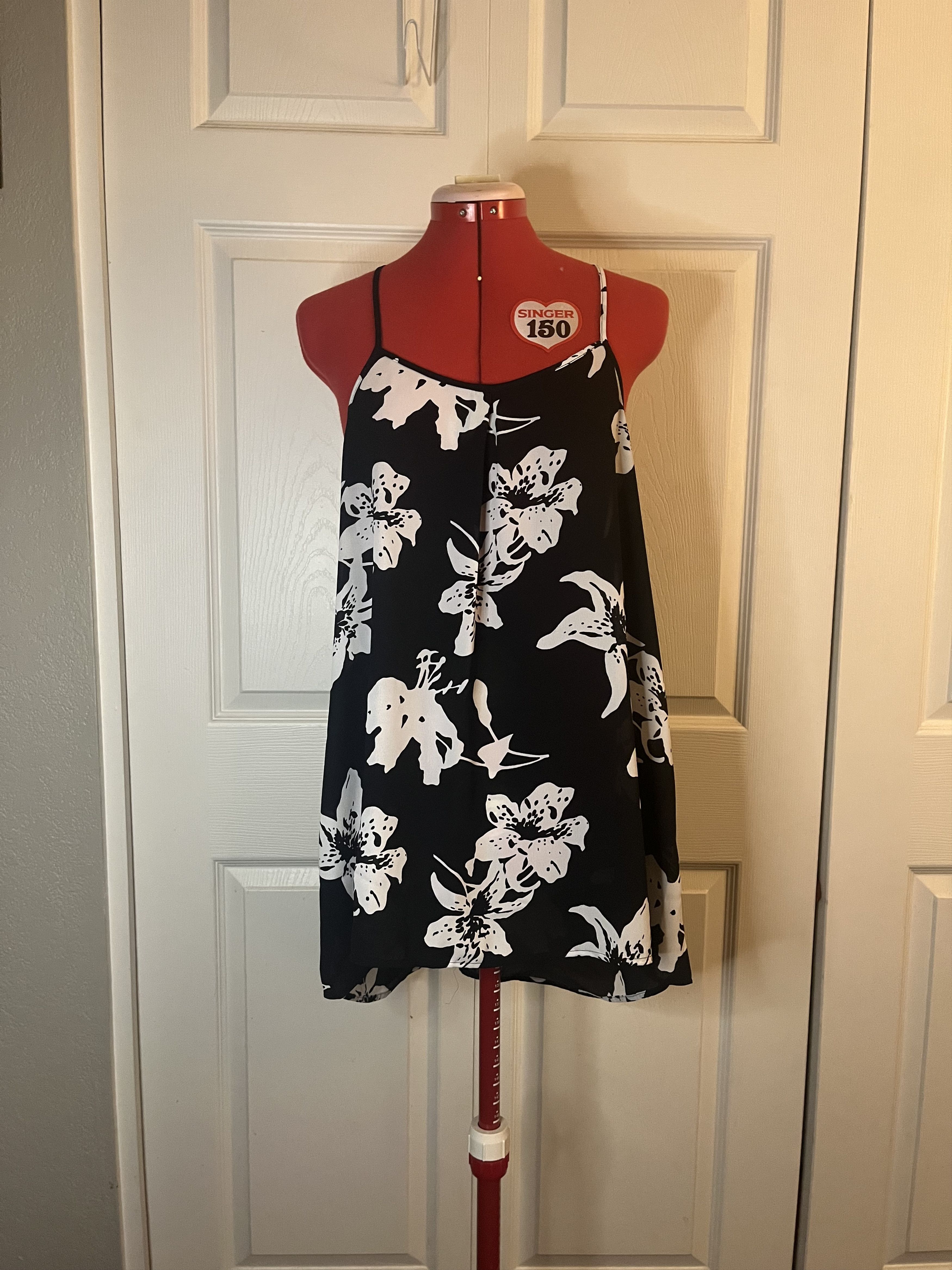 Banana Republic Banana Republic White Lily Print Tank Top size Large Size L / US 10 / IT 46 - 1 Thumbnail