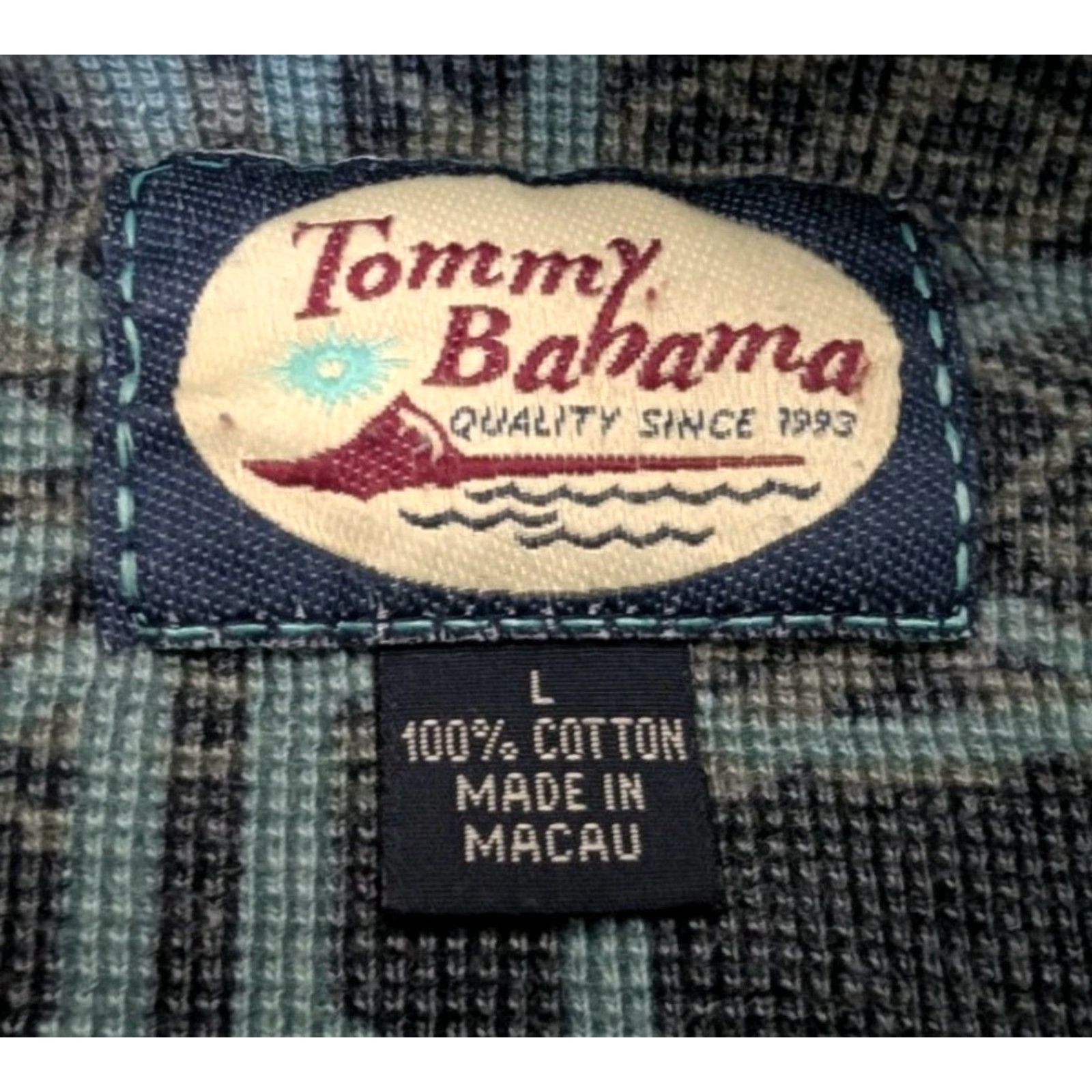 Tommy Bahama VINTAGE Tommy Bahama Relax Shirt Henley Thermal Denim Collar Snowflakes L Mens Shirt Redefined for 90s Holiday Vintage Theme Mens Size US L / EU 52-54 / 3 - 7 Thumbnail