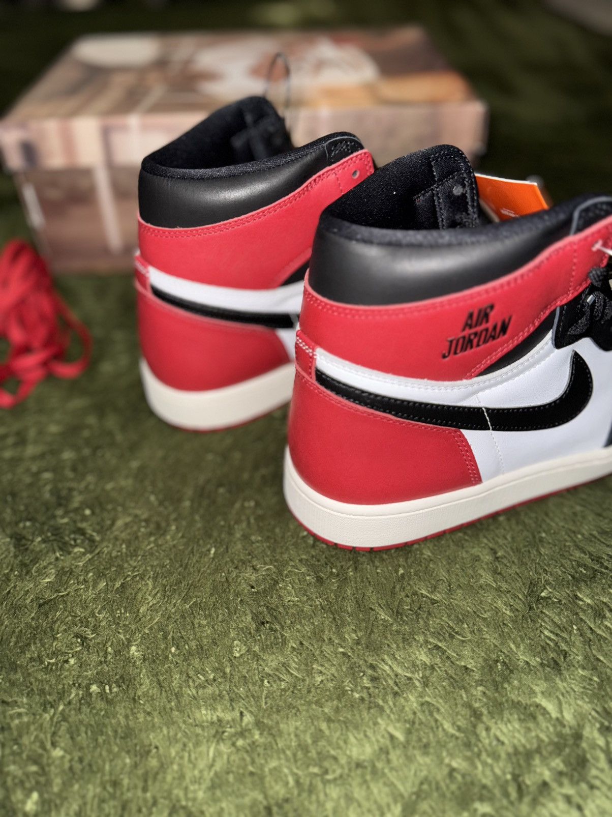 Jordan Brand [300] Air Jordan 1 Retro High OG “Black Toe” Size US 12 / EU 45 - 6 Thumbnail