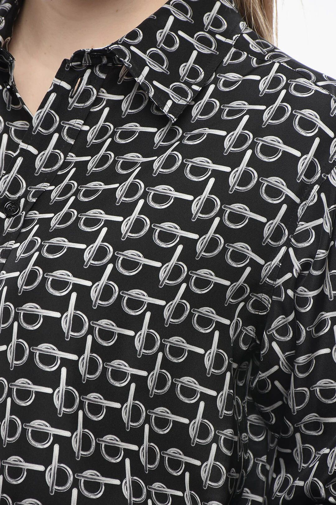 Burberry og1mm0426 Printed Silk Shirt in Black Size S / US 4 / IT 40 - 3 Thumbnail