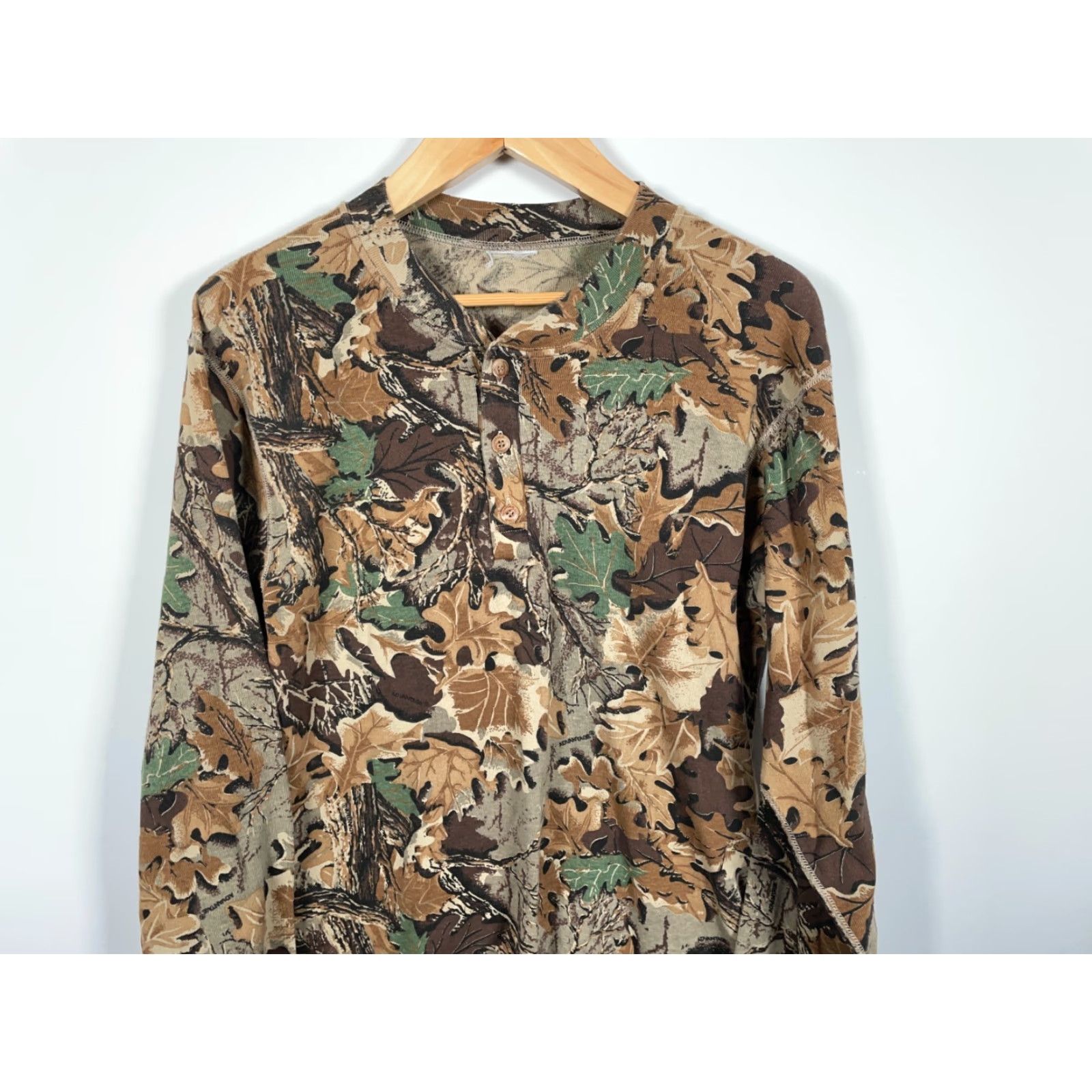 Vintage VINTAGE 90s Camouflage Henley Long Sleeve T-Shirt Men's Medium Brown Advantage Camouflage Pattern Men’s T-Shirt Size US M / EU 48-50 / 2 - 4 Thumbnail
