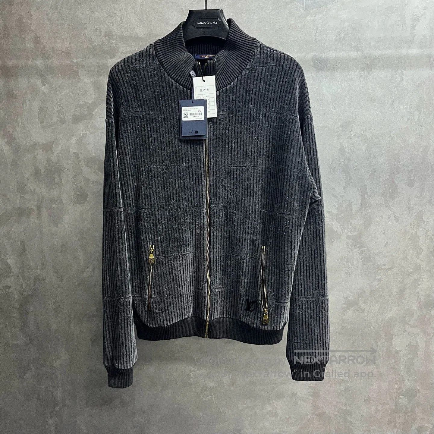 louis vuitton black logo zip.