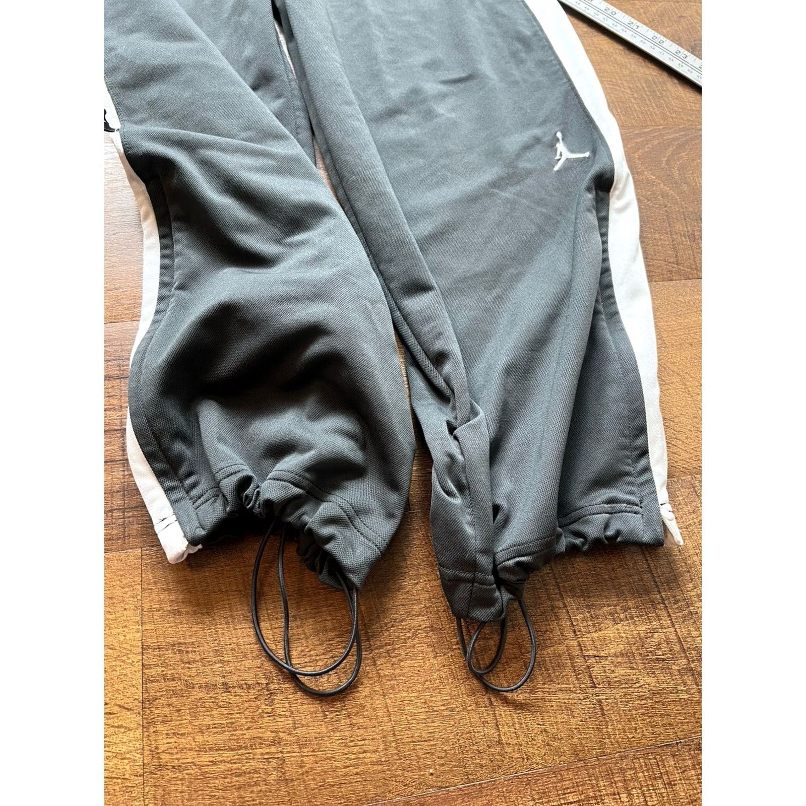 Nike VINTAGE Nike Air Jordan Men’s Baggy Warm Up Sweatpants Gray Striped - Medium Size US 31 - 5 Thumbnail