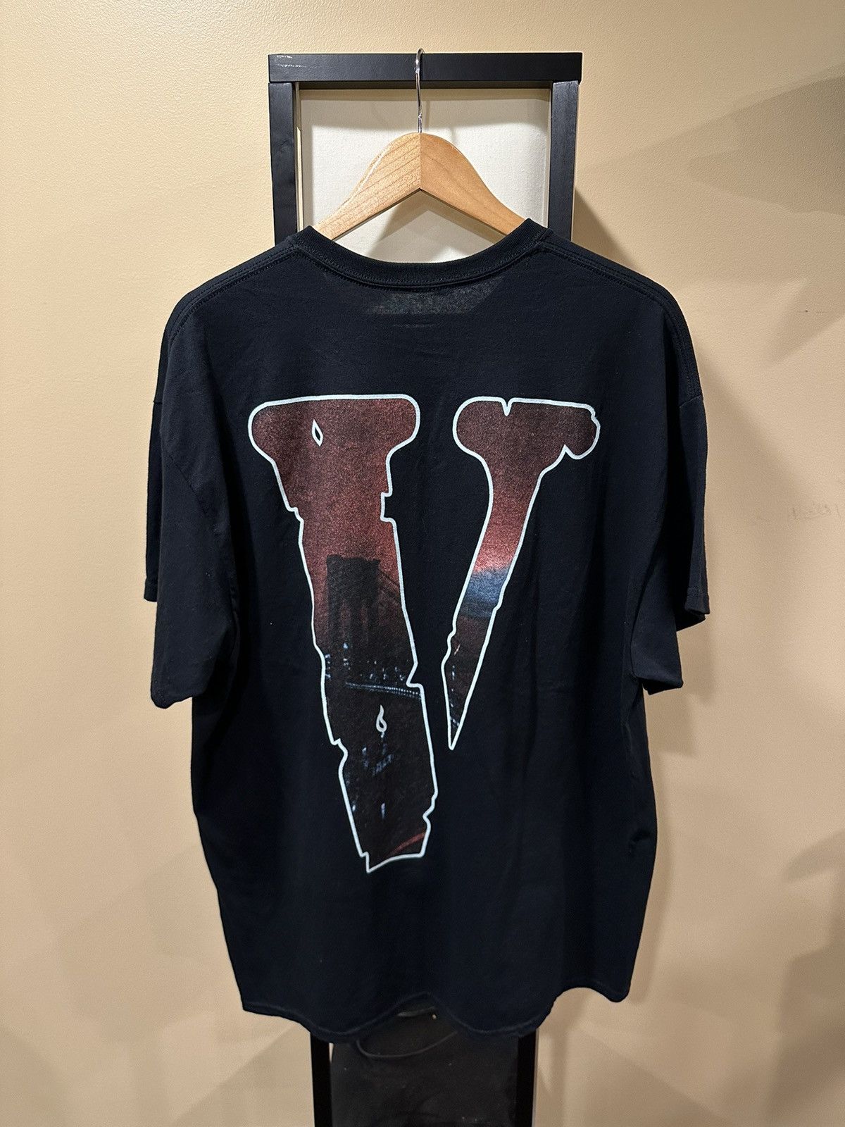 Rap Tees Vlone x Pop Smoke Wraith Logo Black T-Shirt Size US XL / EU 56 / 4 - 2 Thumbnail