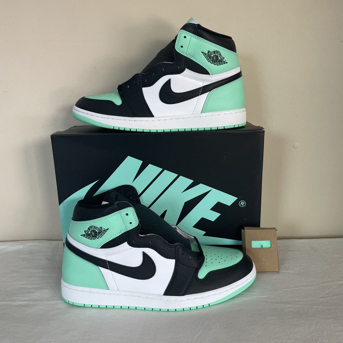 555088-030 Nike Air Jordan 1 Retro High OG Pine Green White