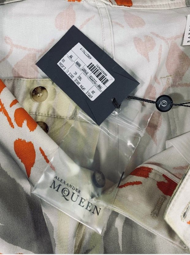 Alexander McQueen Alexander McQueen 🇮🇹 tropical sunrise walking shorts 50 NEW Size US 34 / EU 50 - 12 Thumbnail