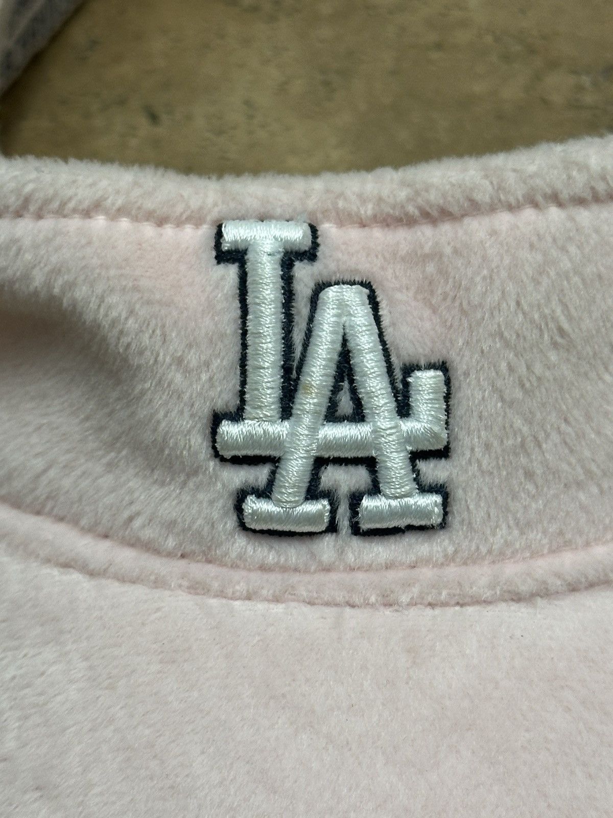 MLB × New Era MLB Los Angeles Dodgers New Era Pink Velvet Visor Hat Size ONE SIZE - 2 Thumbnail