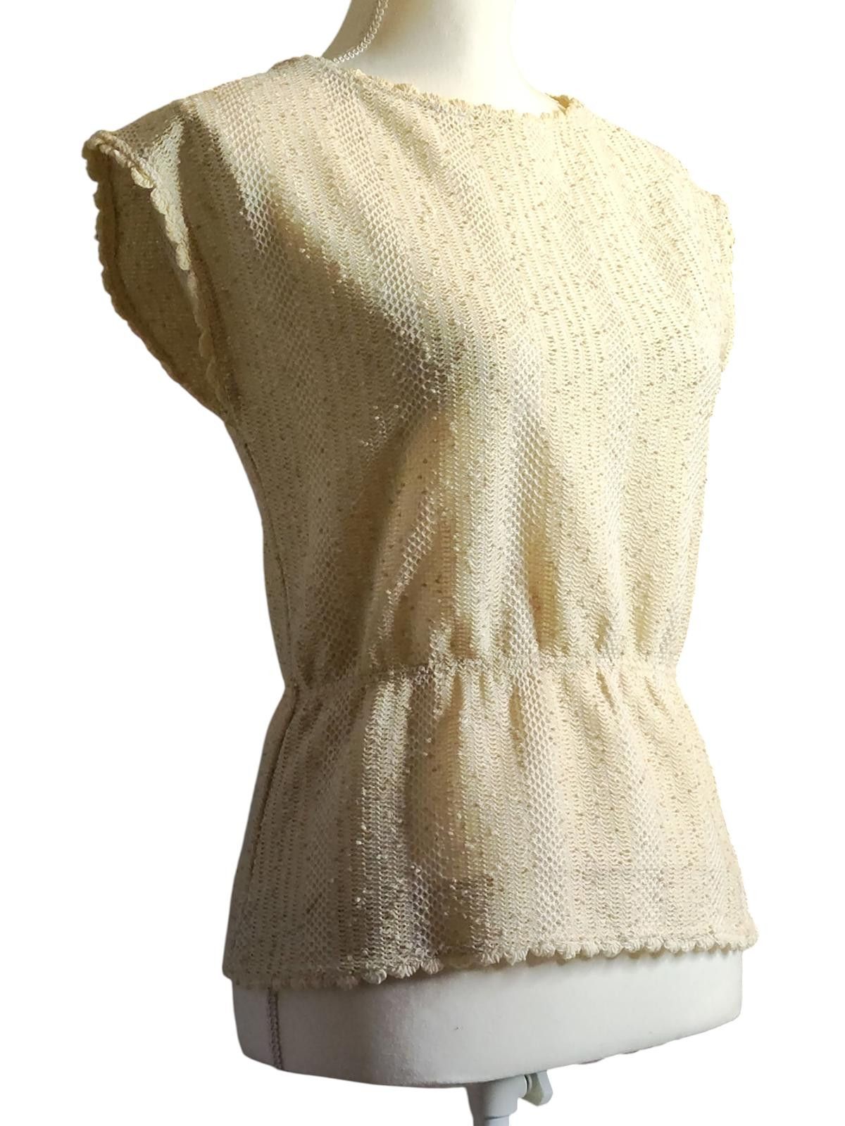 Designer Cream Textured Sleeveless Knit Top with Waist Detail Size M / US 6-8 / IT 42-44 - 3 Thumbnail