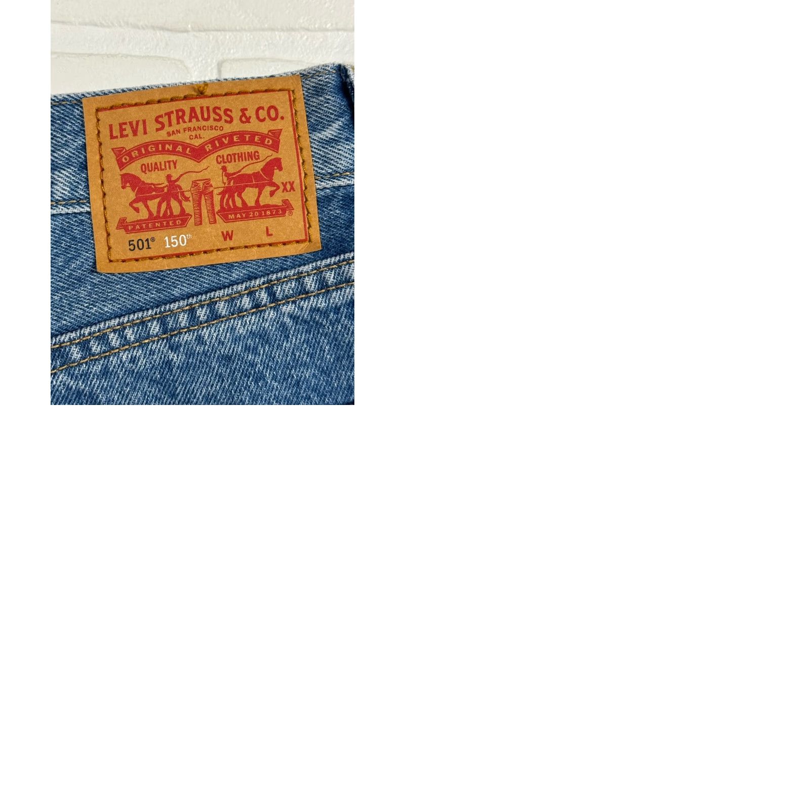 Levi's Levi’s 501 Jeans Womens 30x30 Straight Buttonfly Patch Heart 150th Anniversary Denim Dark Blue Jeans Size 30" / US 8 / IT 44 - 9 Thumbnail