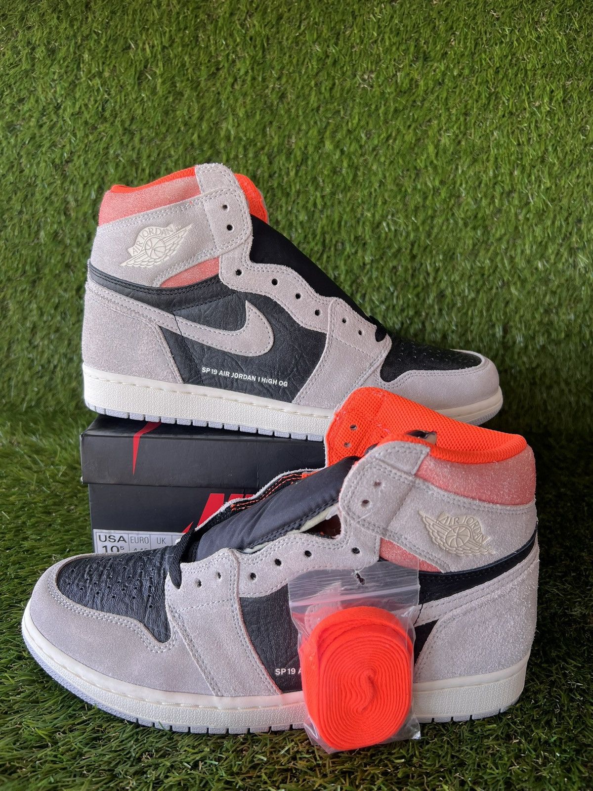 Jordan Retro High Neutral Grey Hyper Crimson