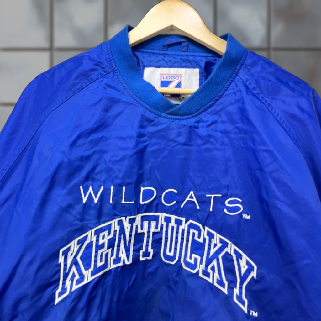 Logo 7 Vintage 90s Logo 7 Kentucky Wildcats Blue Windbreaker Jacket L User: Vintage 90s Logo 7 Kentucky Wildcats Blue Windbreaker Jacket L Size US L / EU 52-54 / 3 - 1 Thumbnail