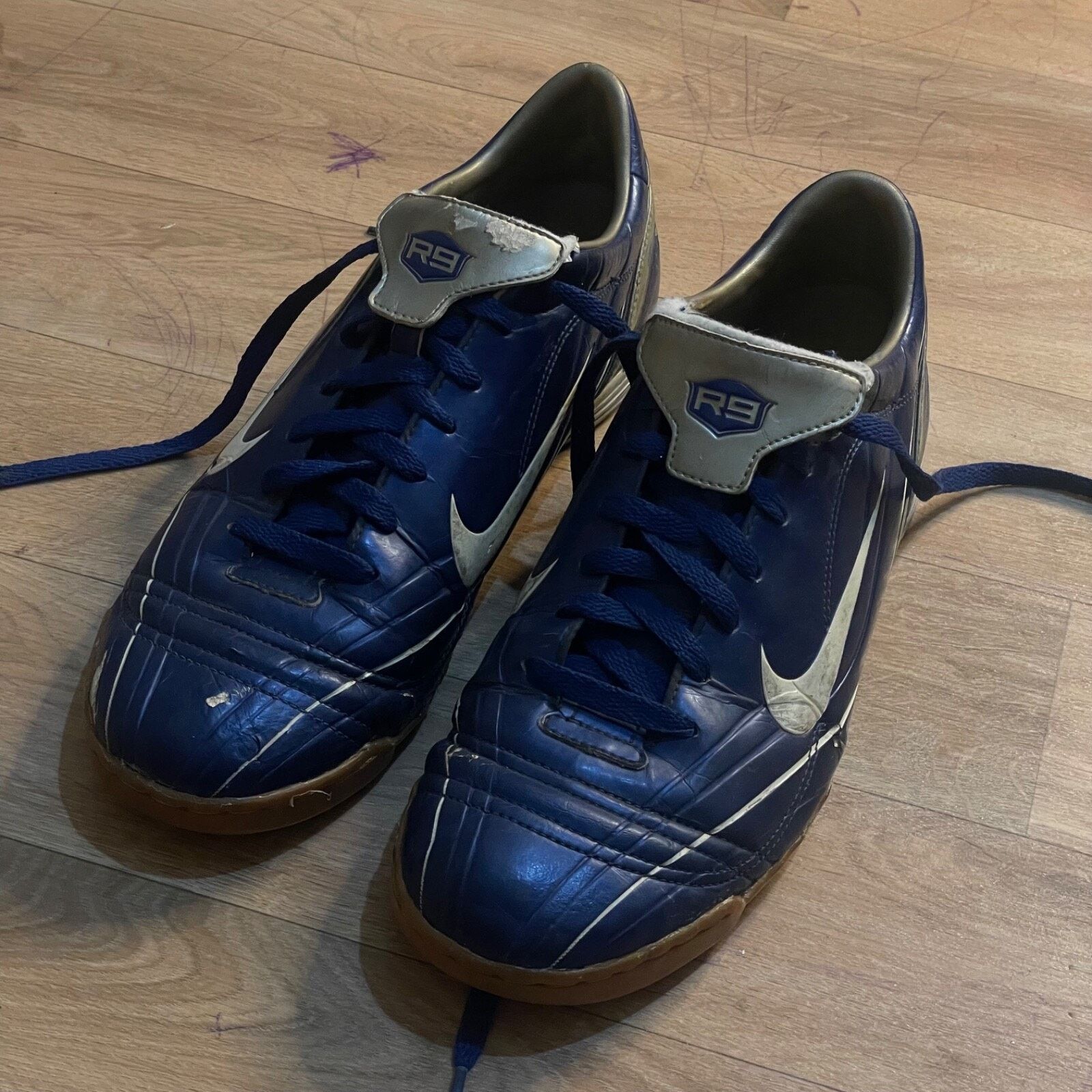 Nike VINTAGE Nike RONALDO indoor Shoes R9 Rare Football 2005 Size US 10 / EU 43 - 7 Thumbnail